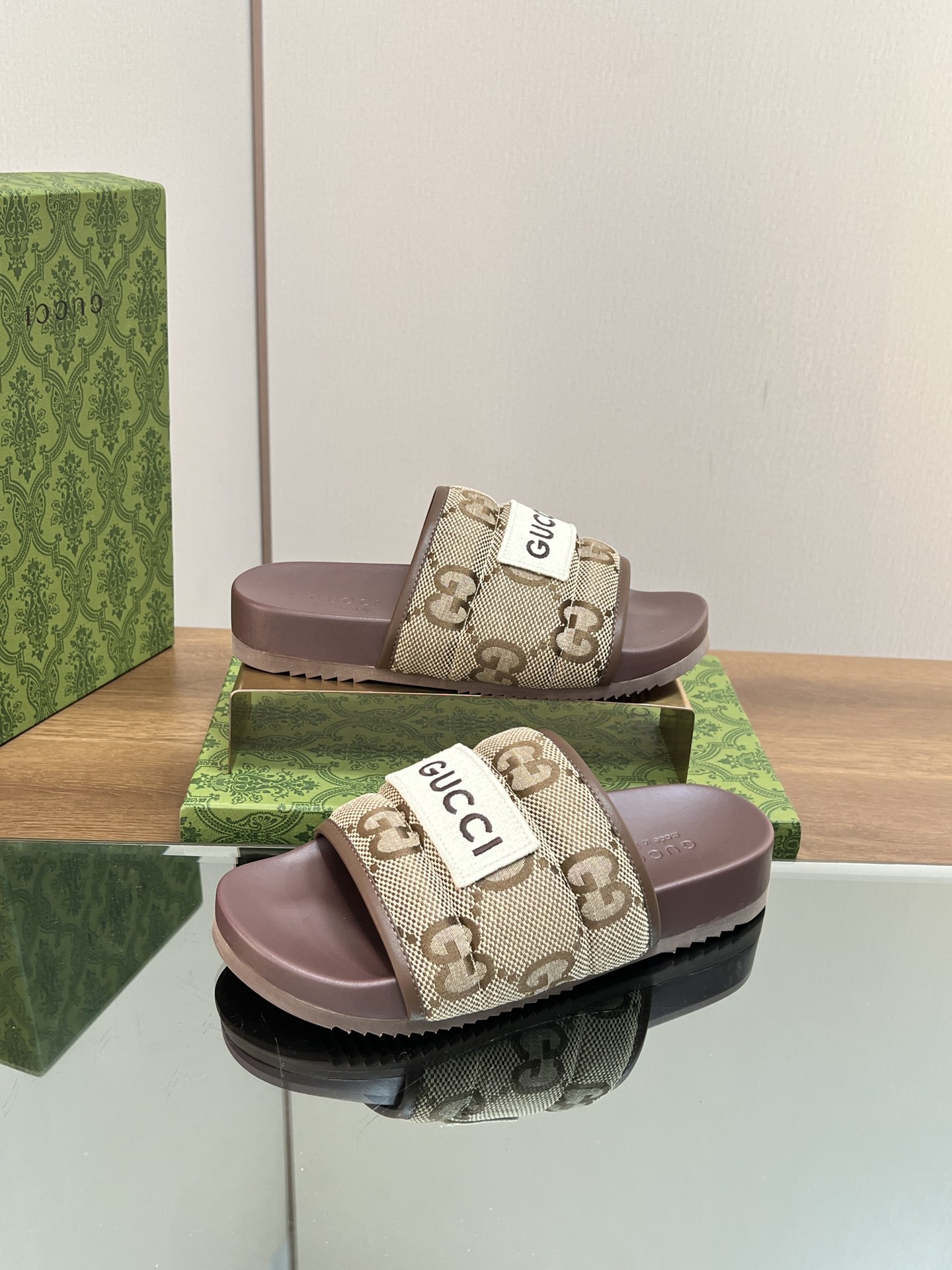 Bagsaaa Gvc*1 Jumbo GG In Brown