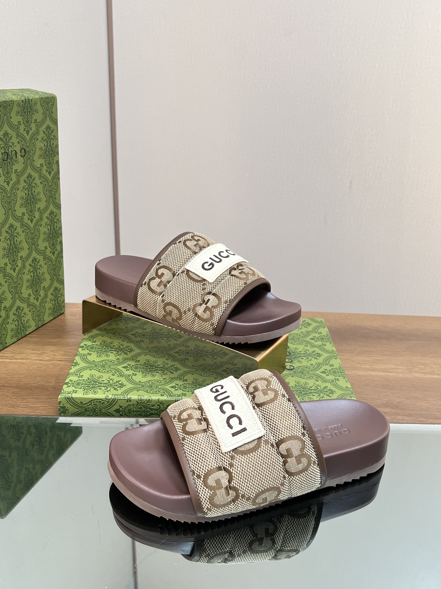 Bagsaaa Gvc*1 Jumbo GG In Brown