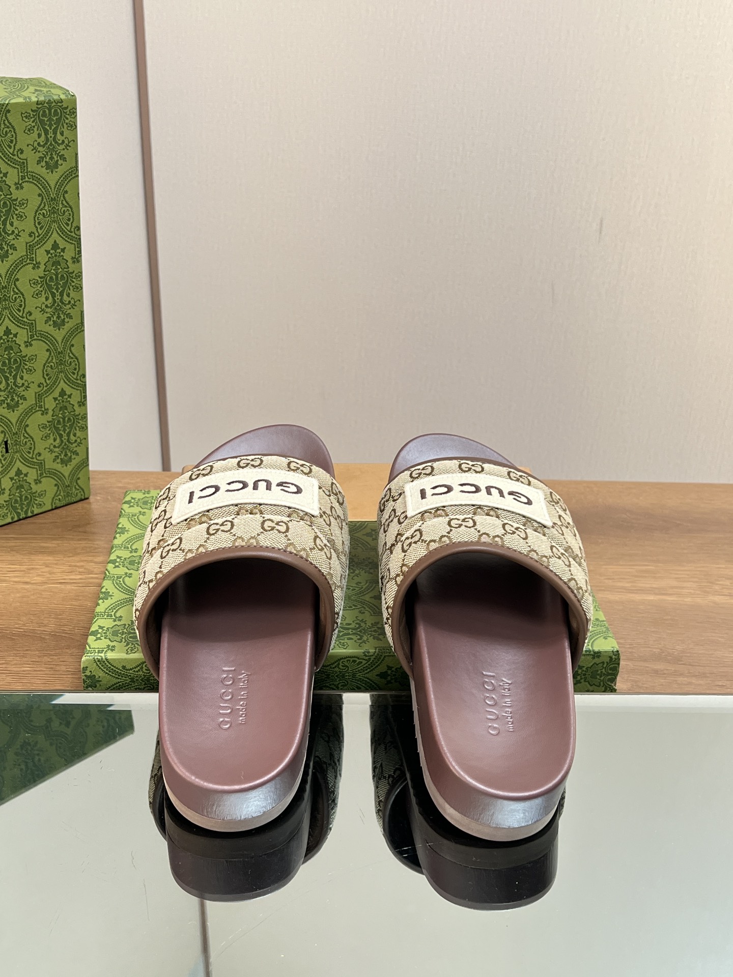 Bagsaaa Gvc*1 Slides Small GG Ebony In Brown