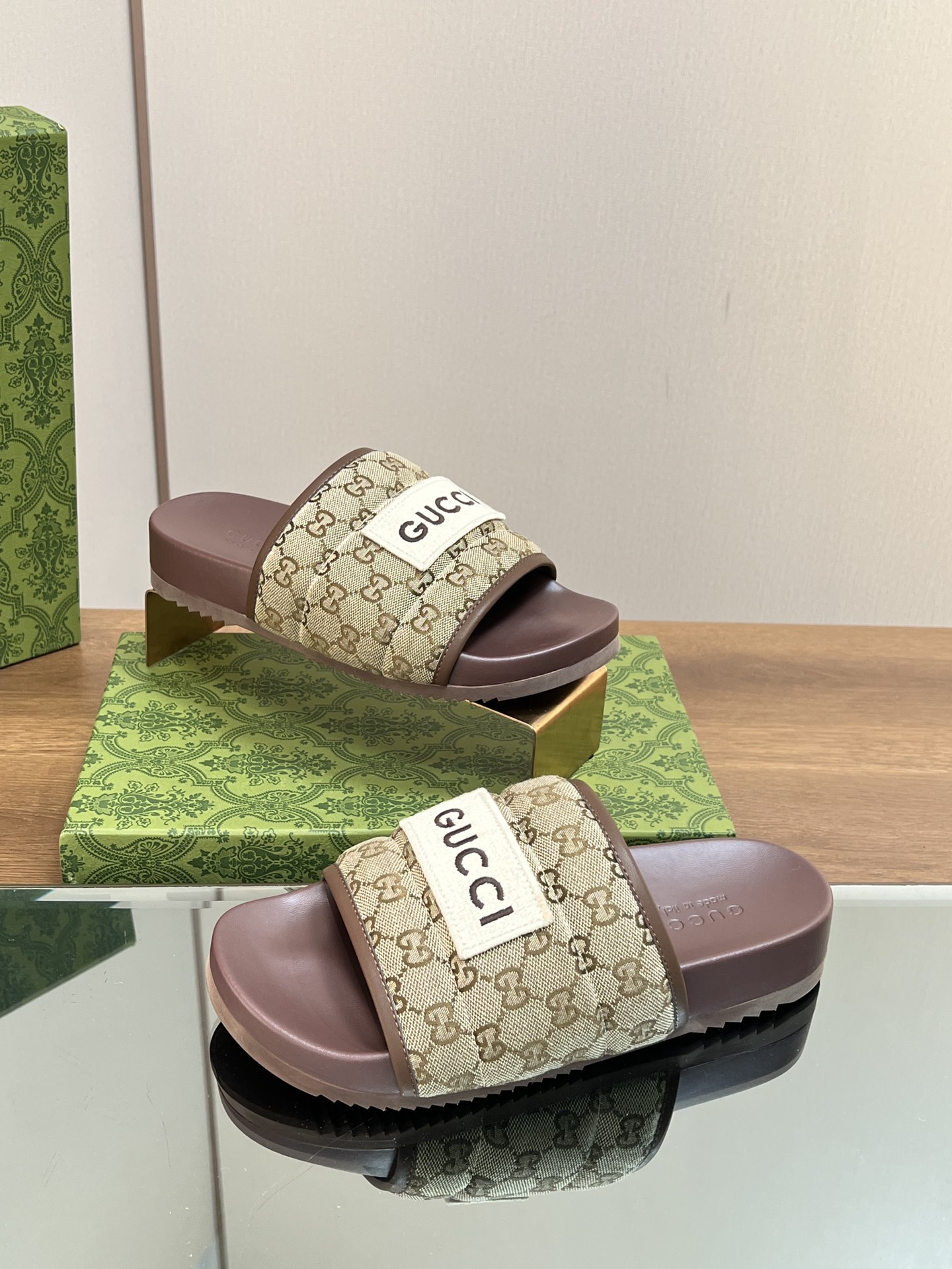 Bagsaaa Gvc*1 Slides Small GG Ebony In Brown