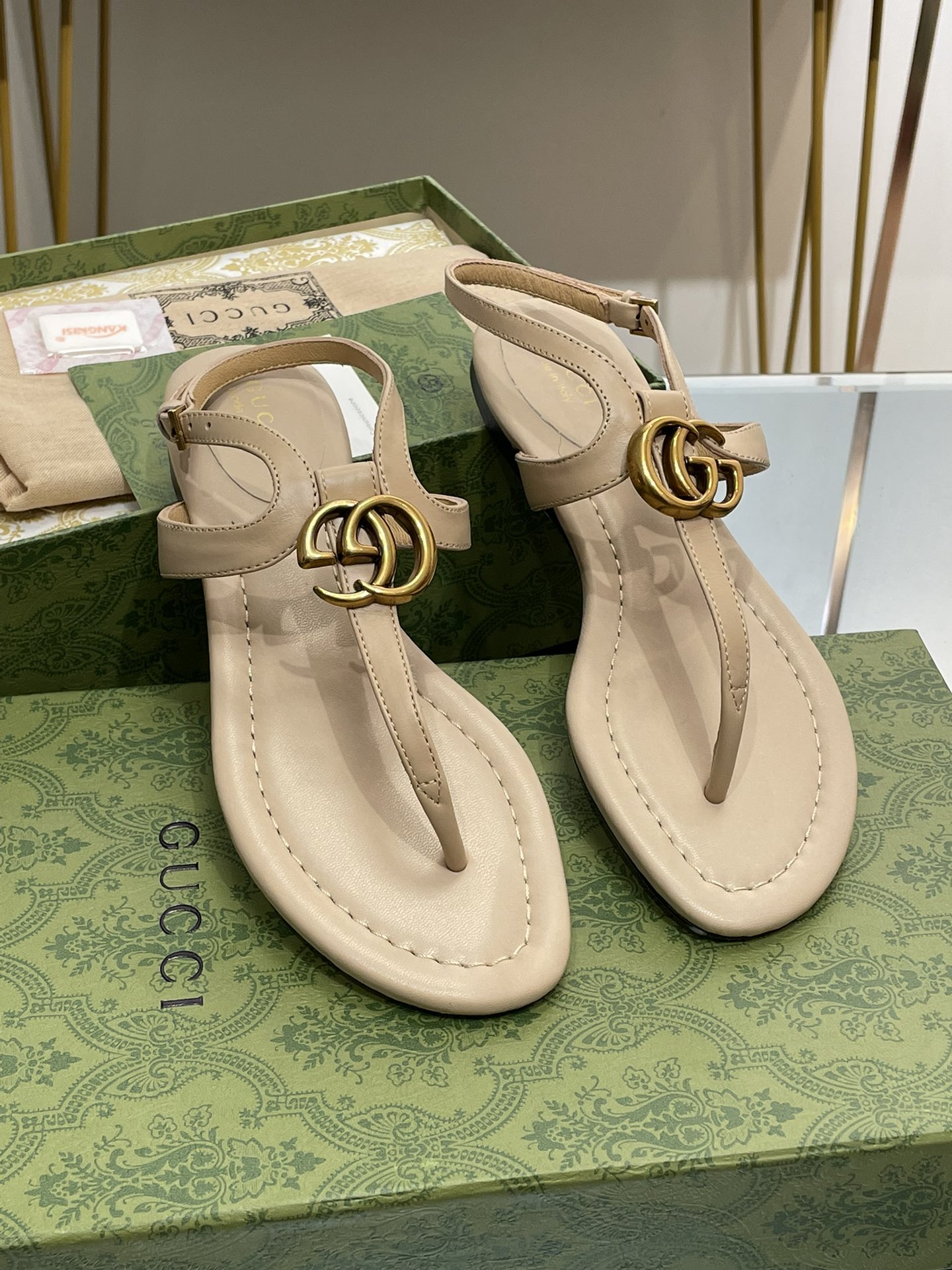 Bagsaaa Gvc*1 Double G leather thong sandals beige