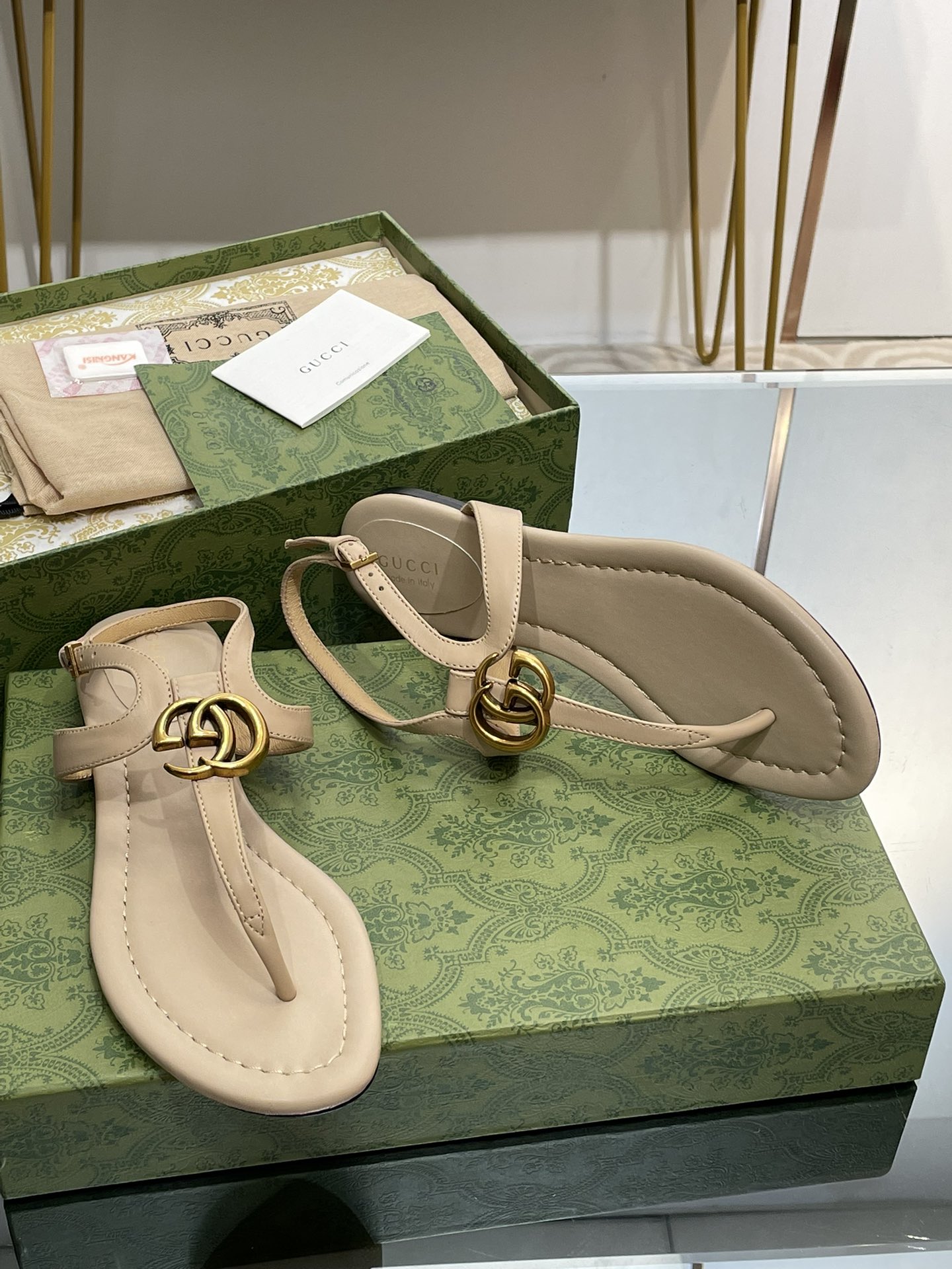 Bagsaaa Gvc*1 Double G leather thong sandals beige