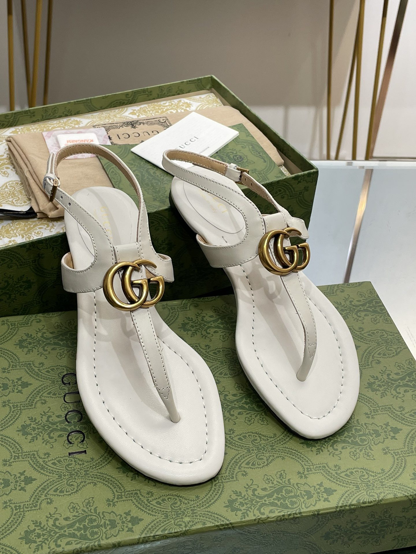 Bagsaaa Gvc*1 Double G leather thong sandals white