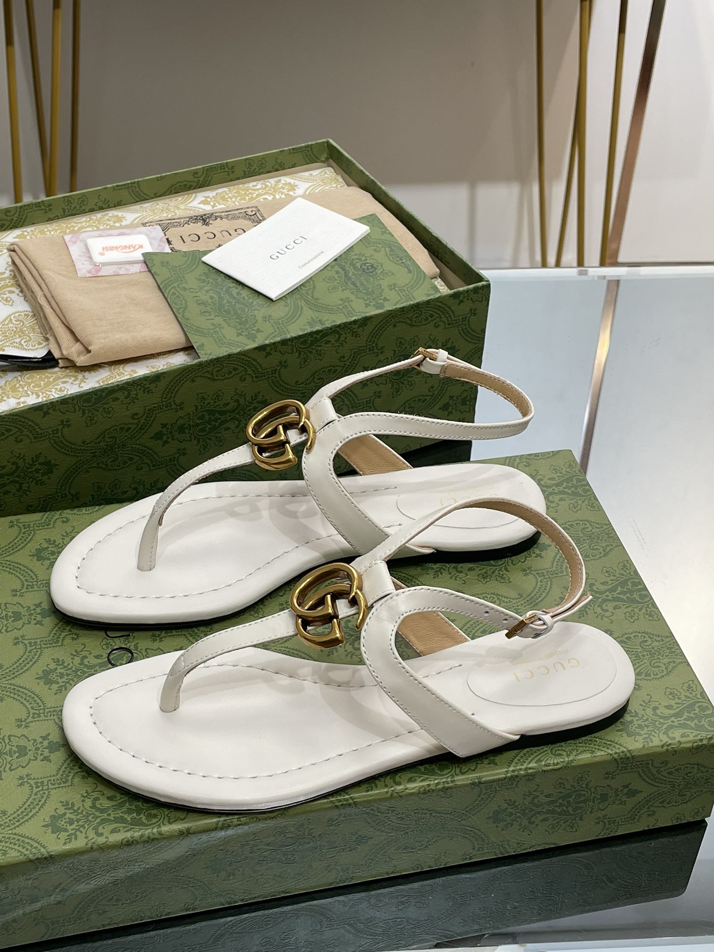 Bagsaaa Gvc*1 Double G leather thong sandals white