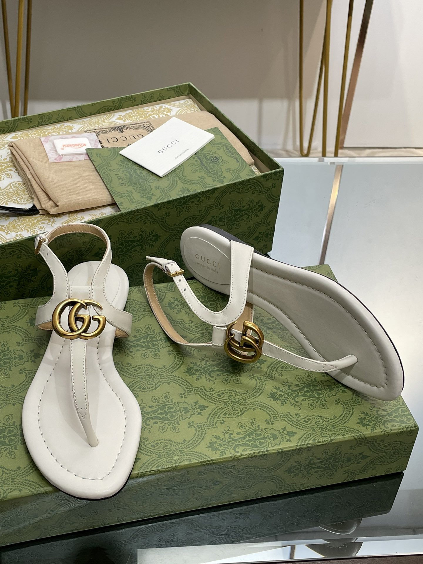 Bagsaaa Gvc*1 Double G leather thong sandals white