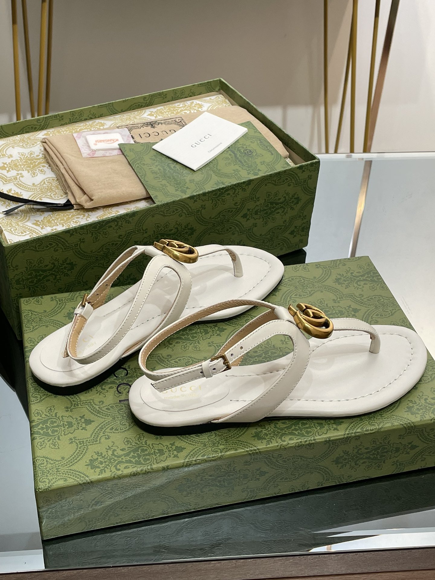 Bagsaaa Gvc*1 Double G leather thong sandals white