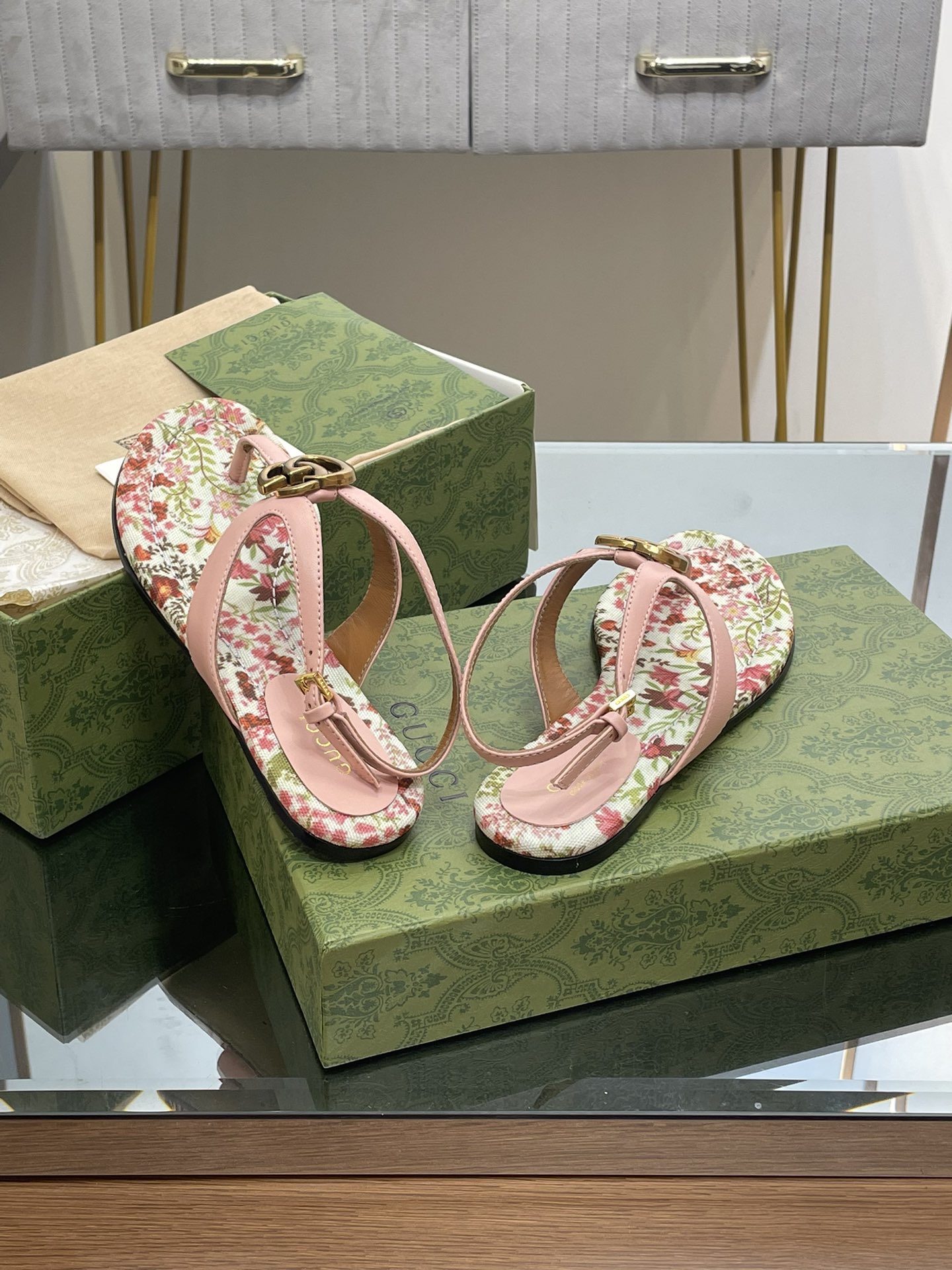 Bagsaaa Gvc*1 Double G leather thong sandals flower