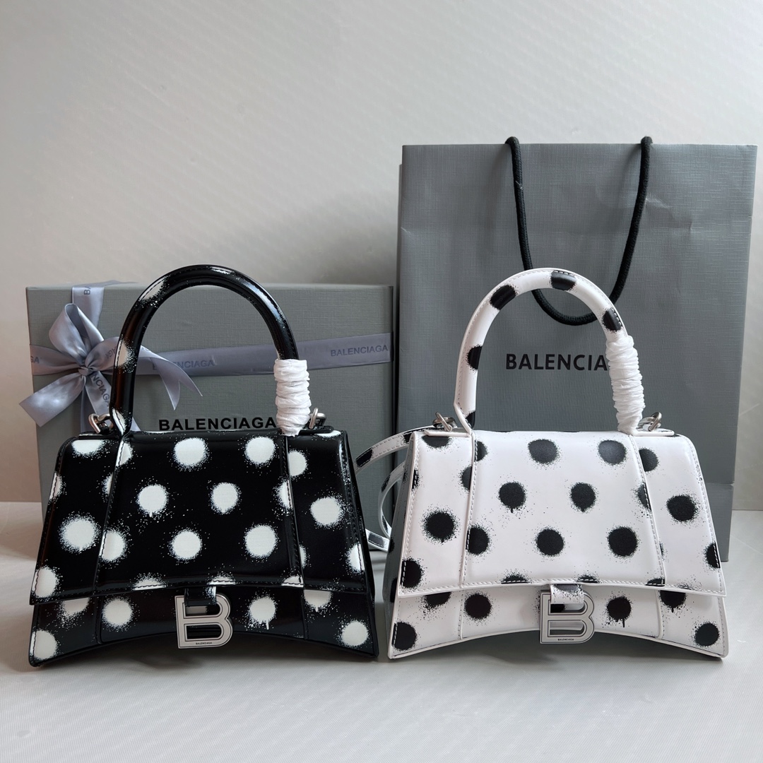 Bagsaaa Ba1en*iaga Hourglass With Dots - 22.5*14.5*10cm