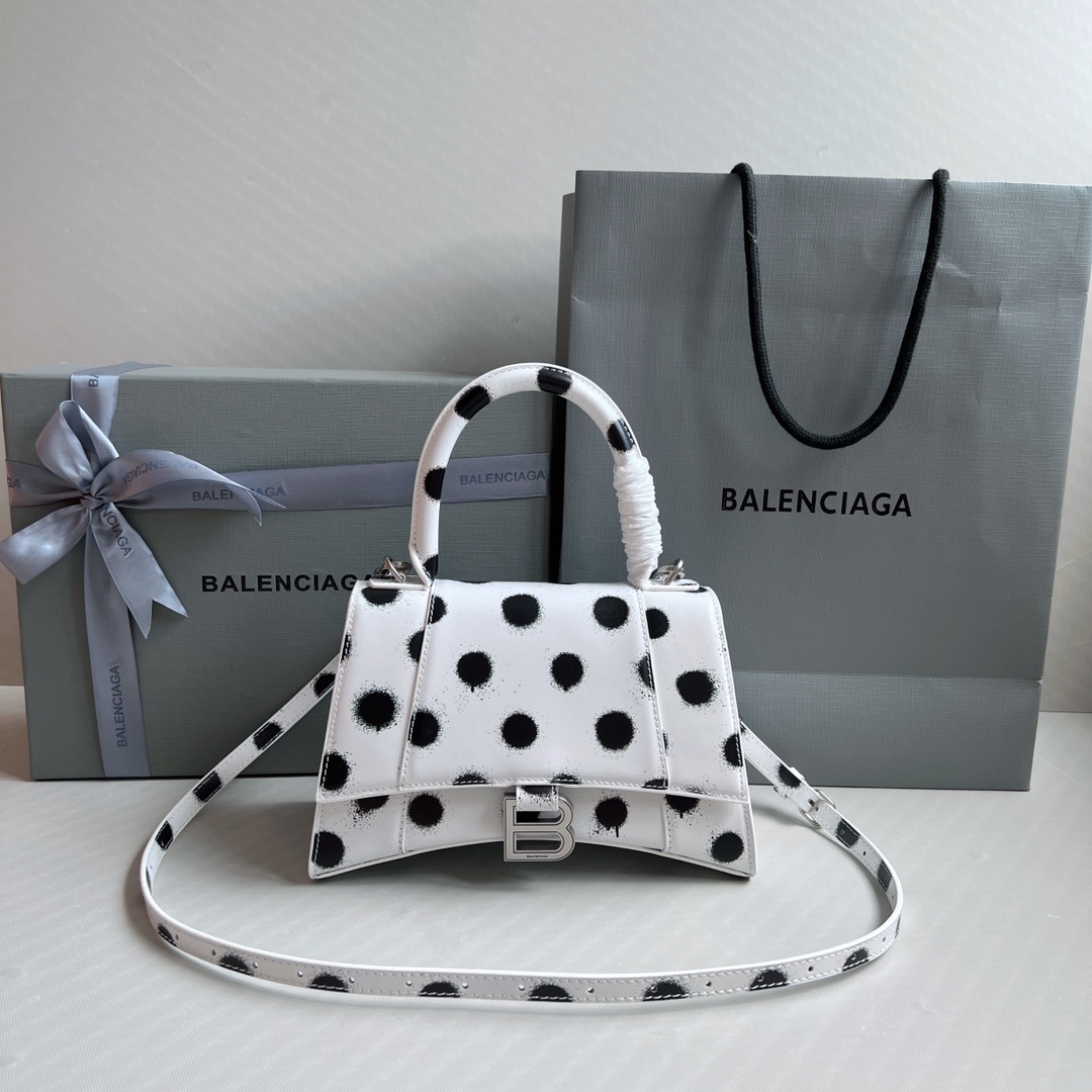 Bagsaaa Ba1en*iaga Hourglass With Dots - 22.5*14.5*10cm