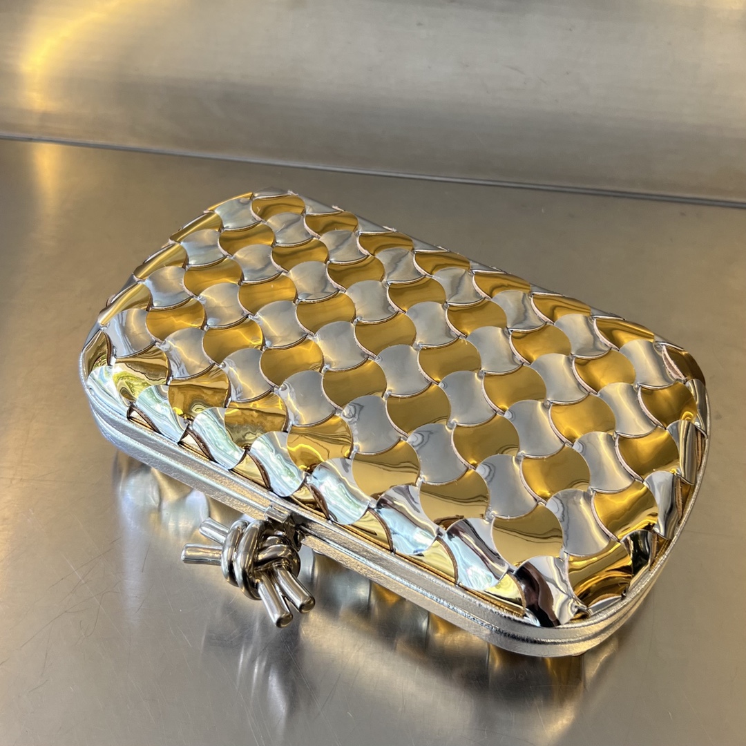 Bagsaa B0tt*ga Ven*ta Knot Silver & Gold - 19x11.5x5cm