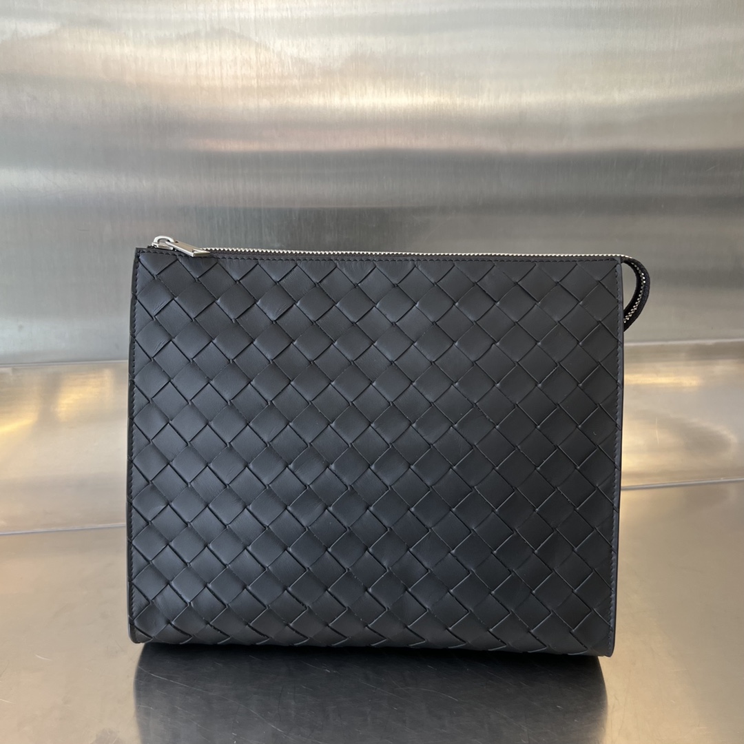 Bagsaaa B0tt*ga Ven*taBlack Clutch 27X21x8