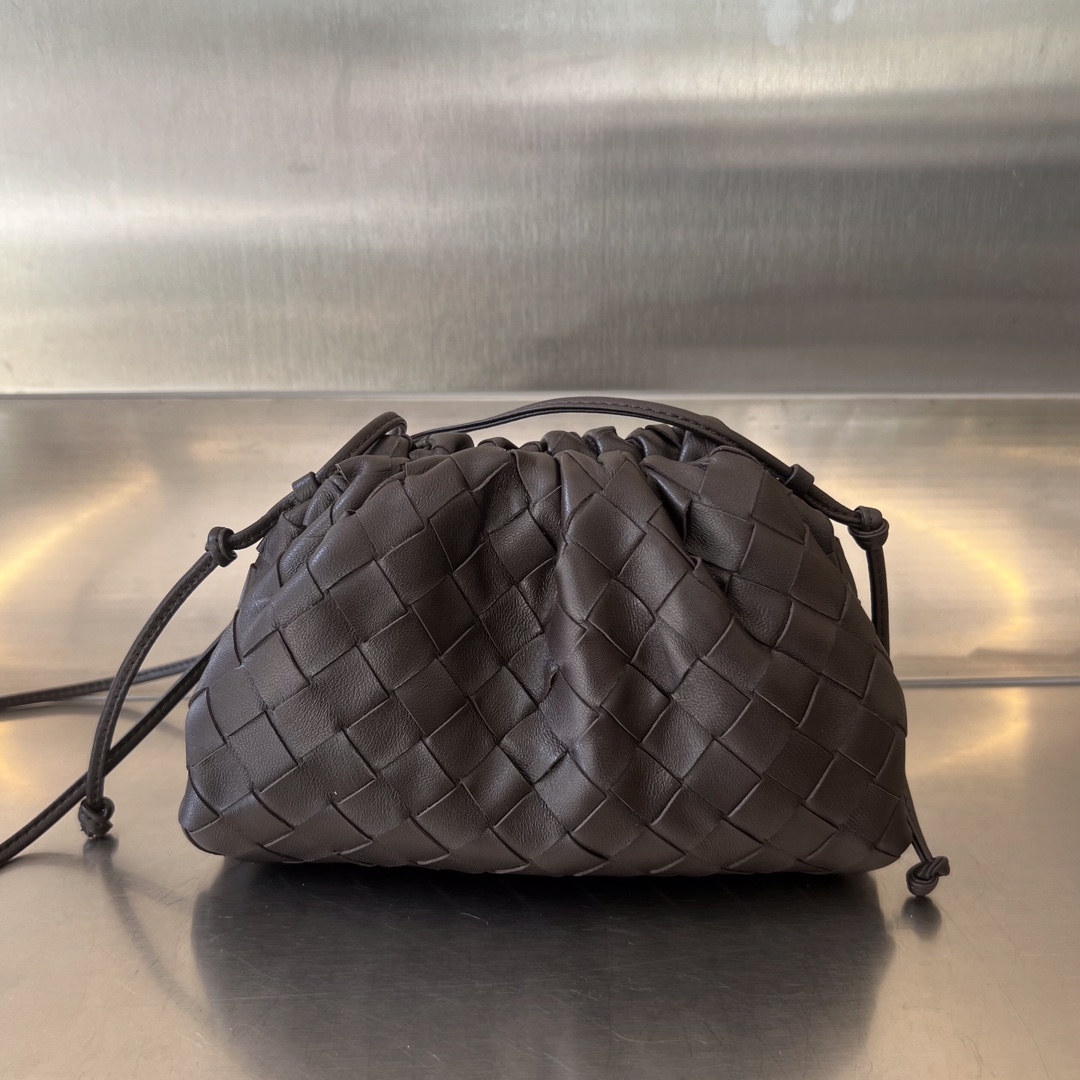 Bagsaaa B0tt*ga Ven*ta Mini Bag in Brown - 22x12X7cm