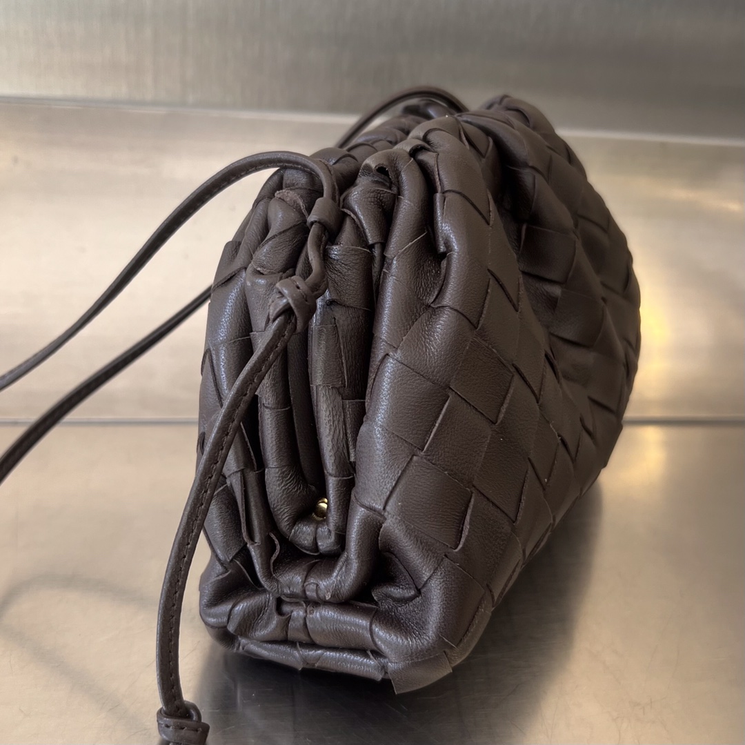 Bagsaaa B0tt*ga Ven*ta Mini Bag in Brown - 22x12X7cm