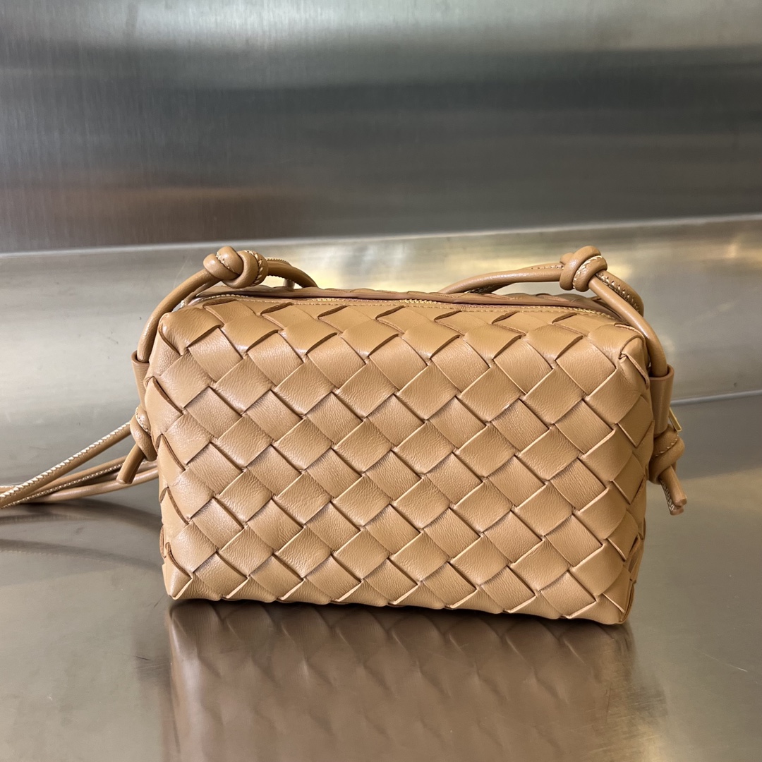 Bagsaaa B0tt*ga Ven*ta Loop Bag Light Brown - 17x10x6cm