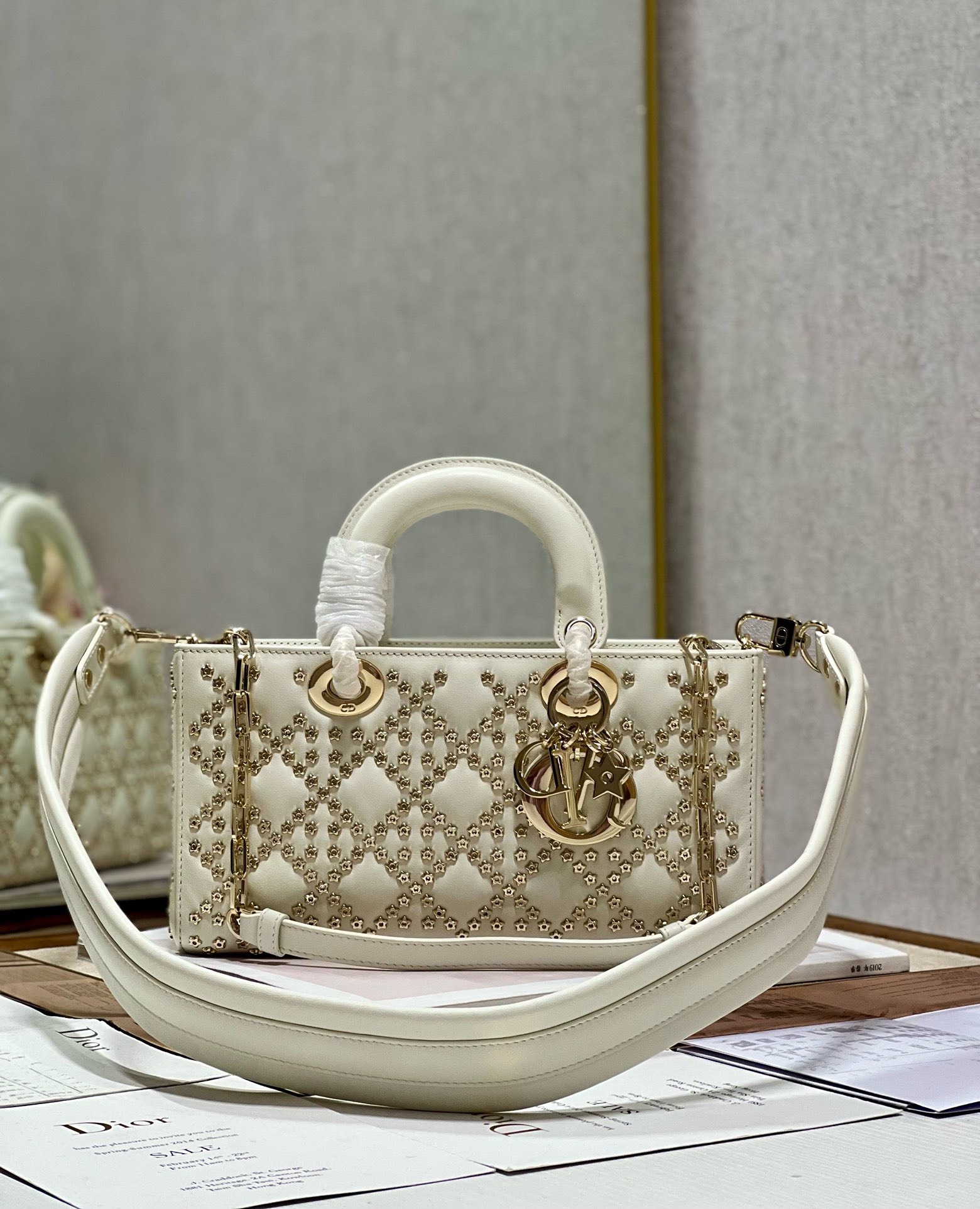 Bagsaaa D10r Lady D - Joy In White Cannage Satin - 26 x 13.5 x 5 cm 