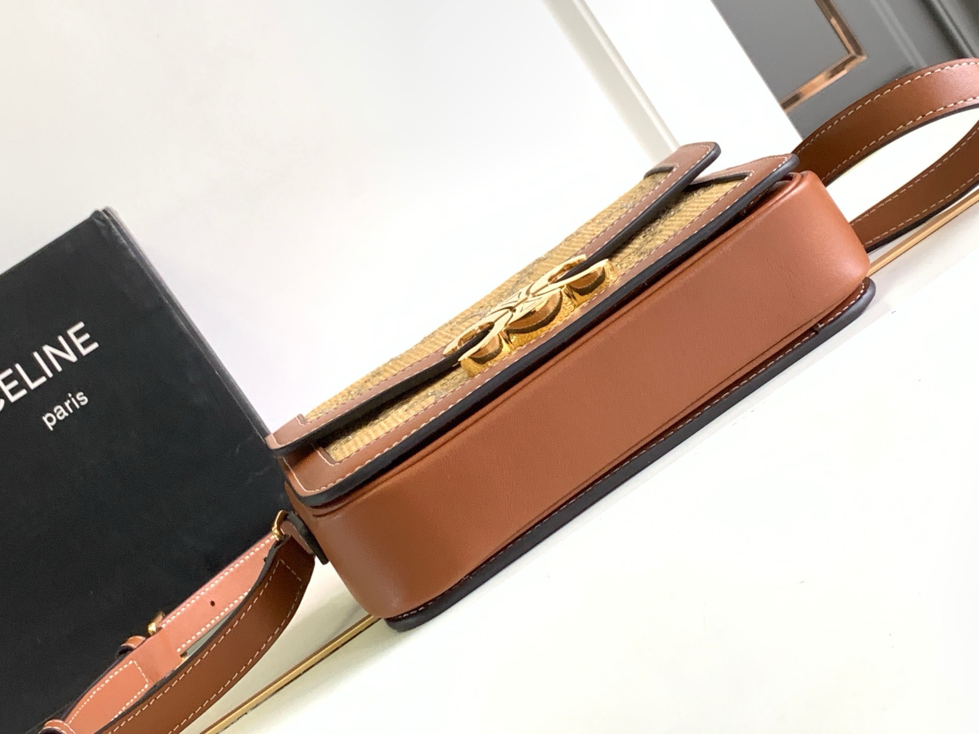 Bagsaaa Ce1i*e Classique Triomphe Cabas Thais in Raffia Triomphe Jacquard Natural