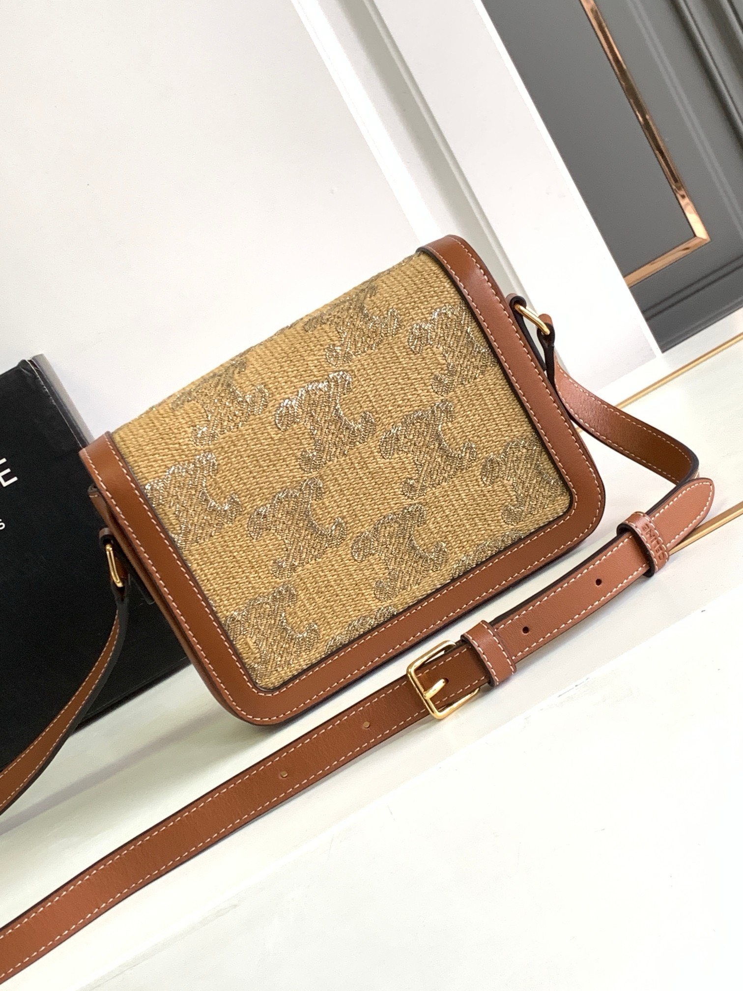 Bagsaaa Ce1i*e Classique Triomphe Cabas Thais in Raffia Triomphe Jacquard Natural