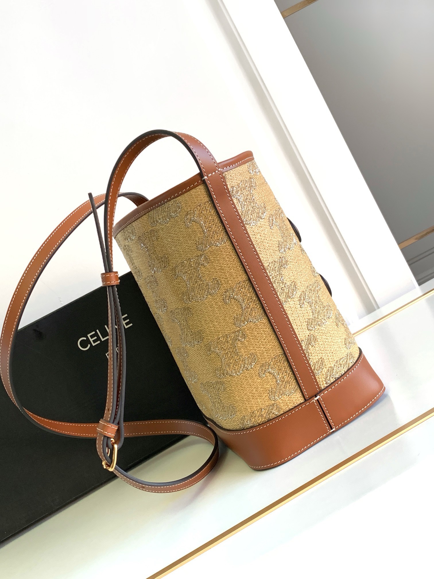 Bagsaaa Ce1i*e Cuir Cabas Thais in Raffia Triomphe Jacquard Natural - 22x17x10cm
