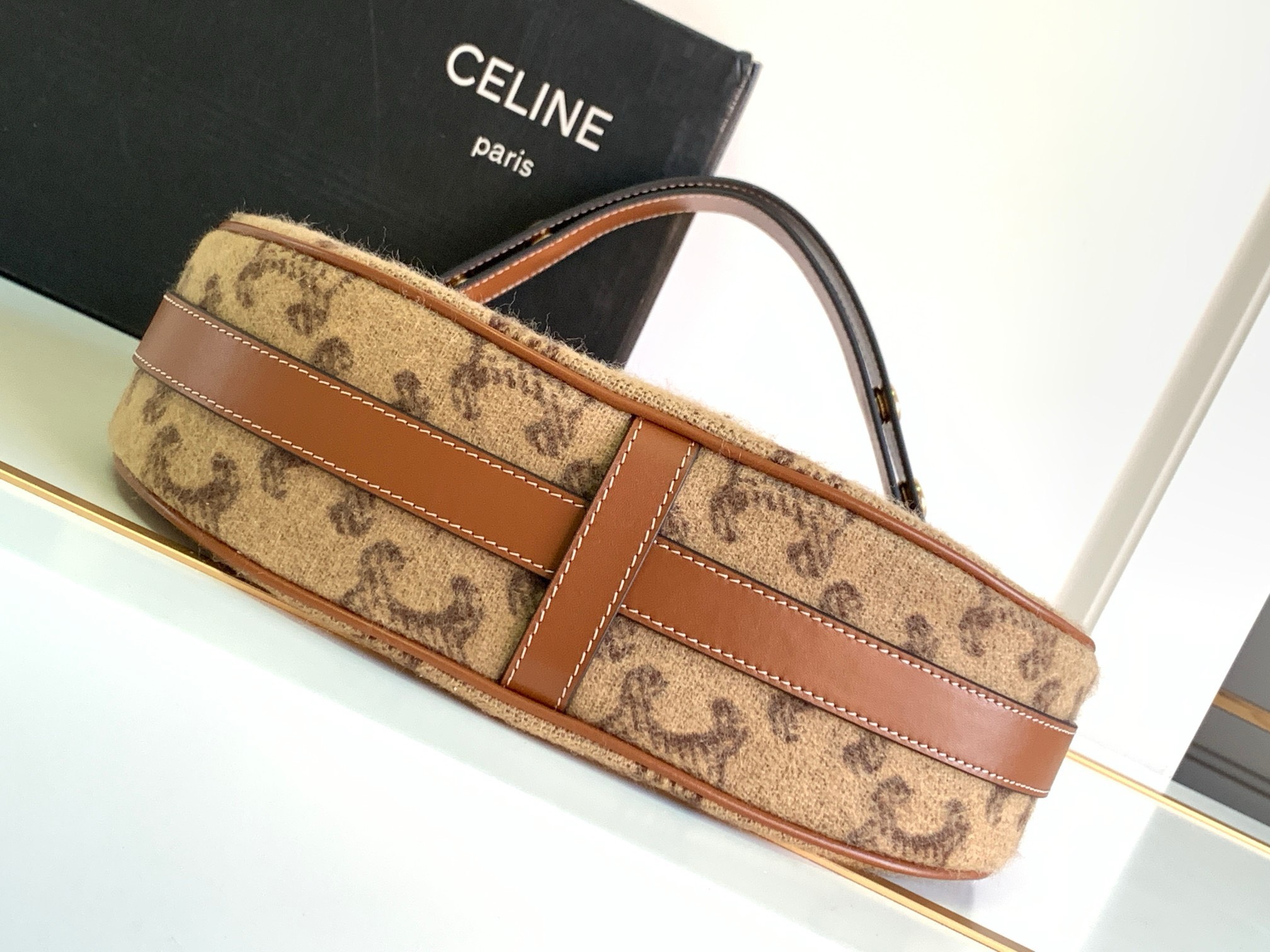 Bagsaaa Ce1i*e Ava Strap Cabas Thais in Raffia Triomphe Jacquard Natural