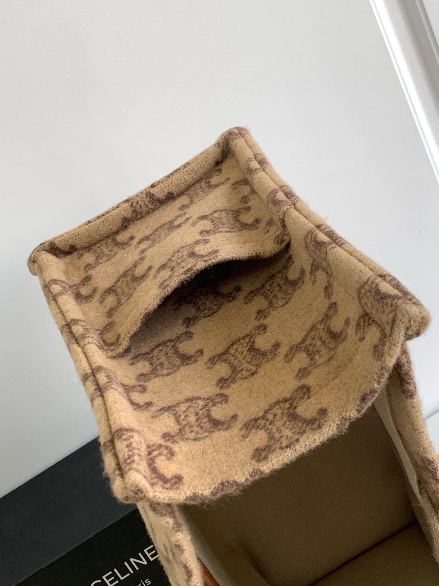 Bagsaaa Ce1i*e Cabas Thais in Raffia Triomphe Jacquard Camel - 41x28x17cm