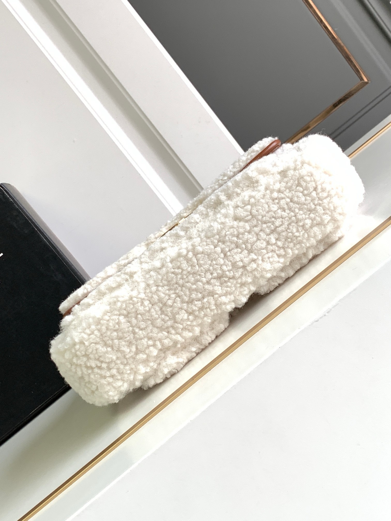 Bagsaaa Ce1i*e Classique Triomphe Shearling - 20x10x4cm