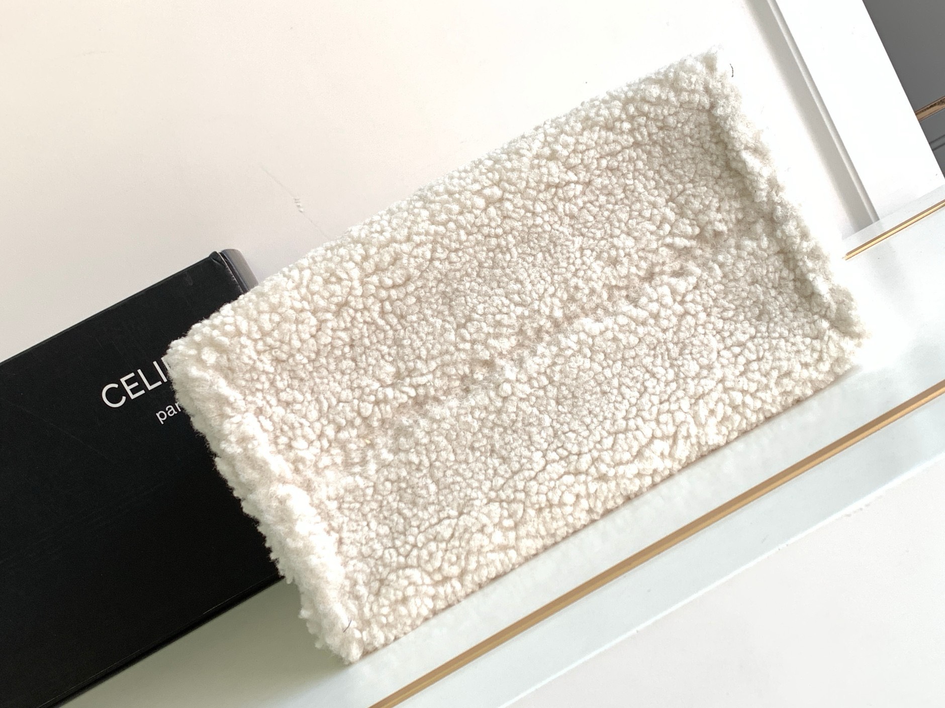 Bagsaaa Ce1i*e Small Cabas Thais in white Shearling- 25.5x18.5x12cm