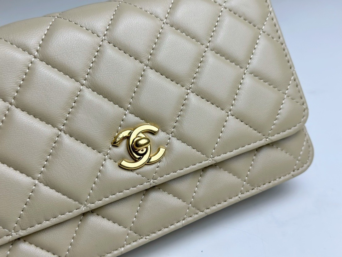 Bagsaaa Ch**el WOC Beige Lambskin With Pearl Top Handle - 19x12x3.5cm