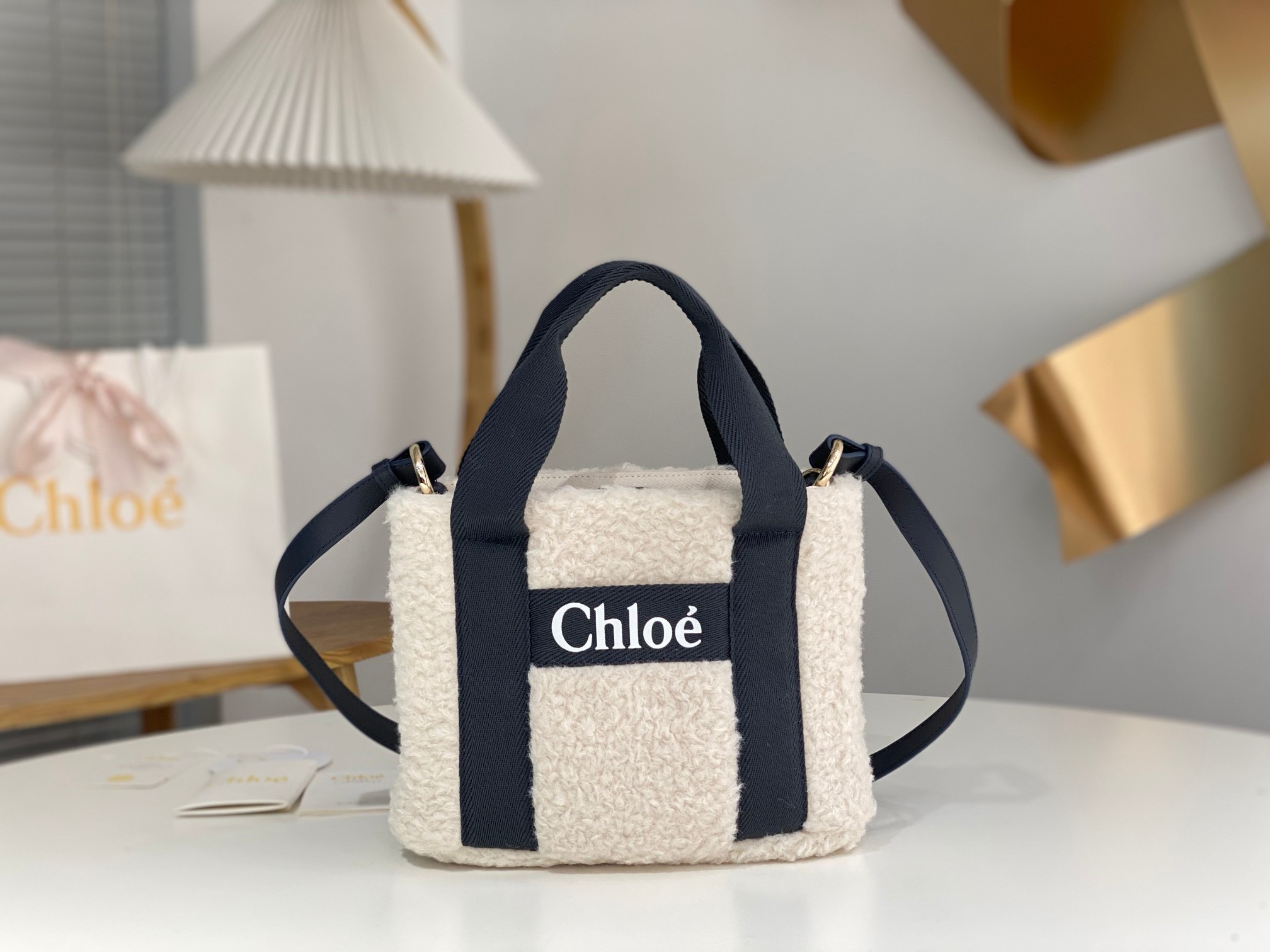 Bagsaaa Chloe Woody Shearling Tote In Black - 25x20x8cm