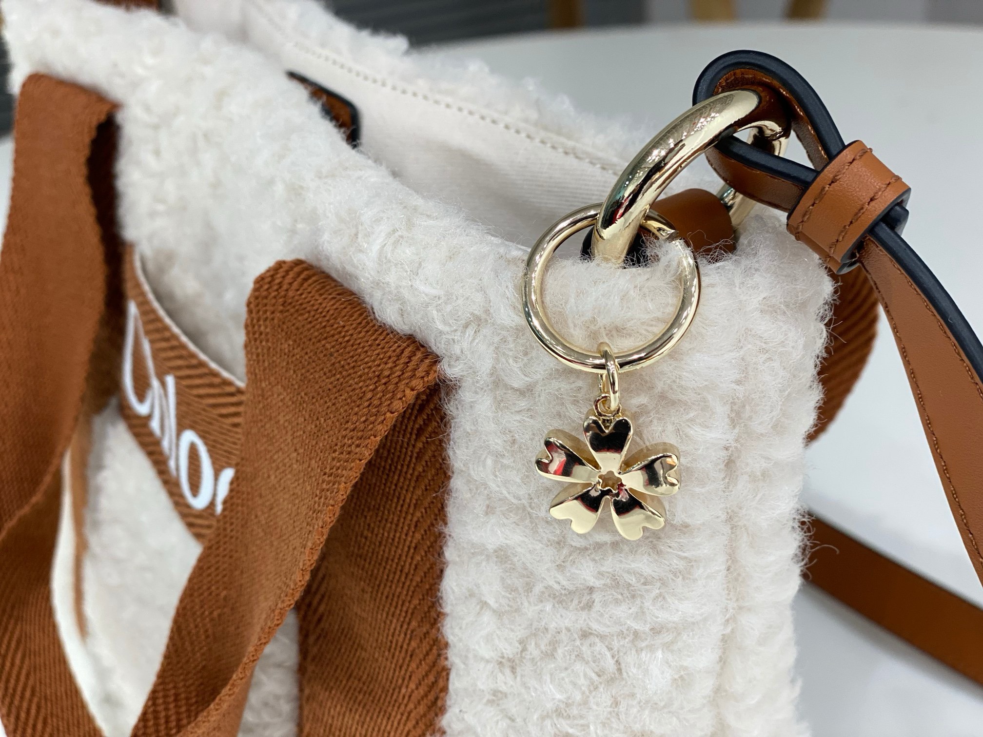 Bagsaaa Chloe Woody Shearling Tote In Brown - 25x20x8cm
