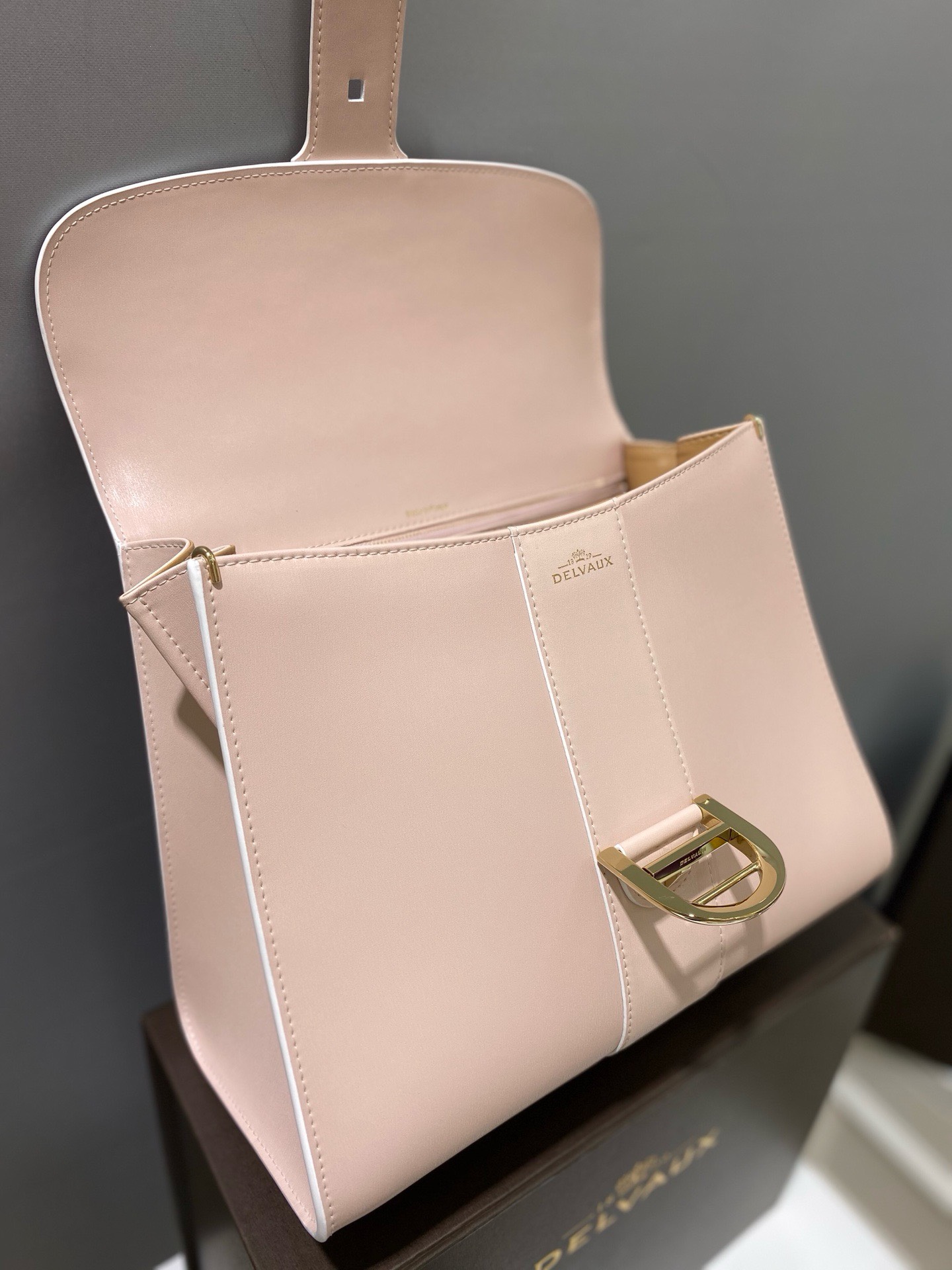 Bagsaaa Delvaux Calfskin MM Brillant Satchel Pink
