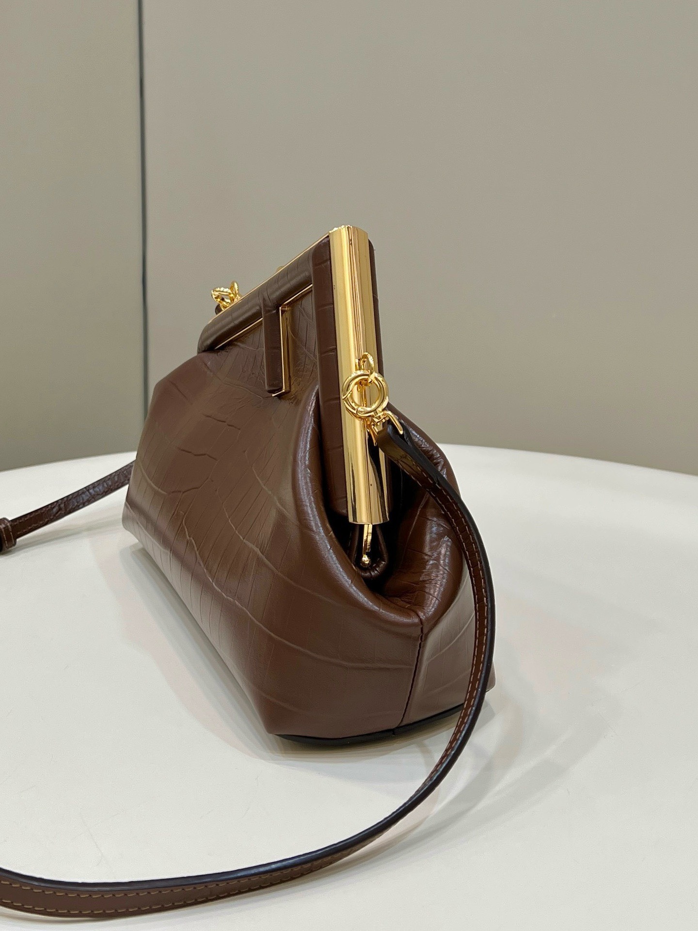 Bagsaaa F**di First Small crocodile leather bag in brown - 26x18x9.5cm