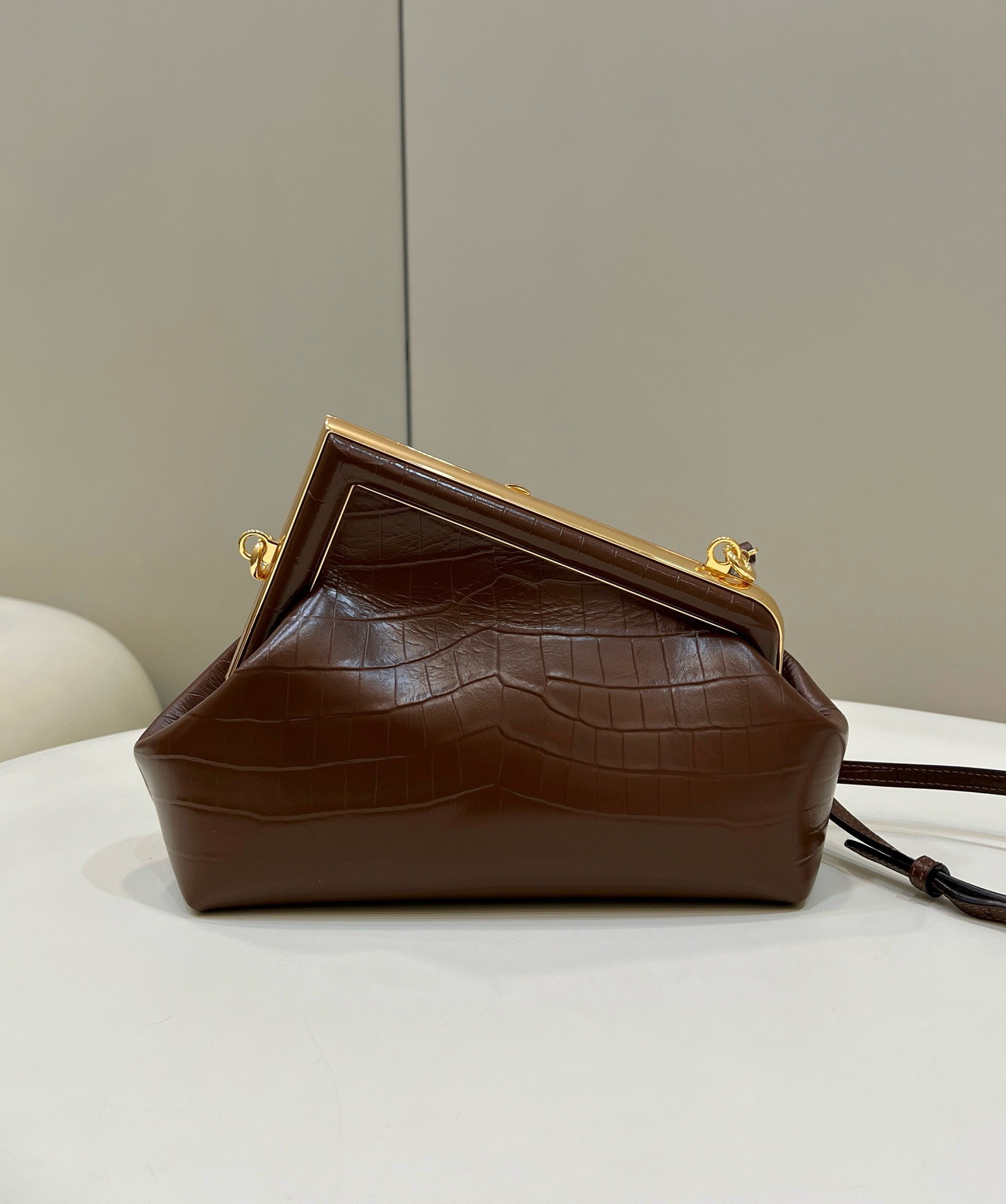 Bagsaaa F**di First Small crocodile leather bag in brown - 26x18x9.5cm
