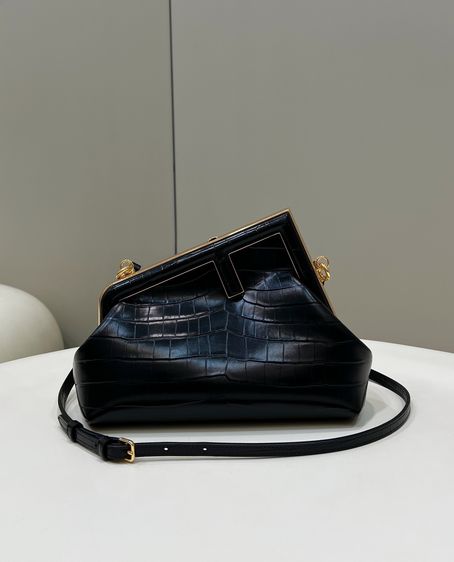 Bagsaaa F**di First Small crocodile leather bag in black - 26x18x9.5cm