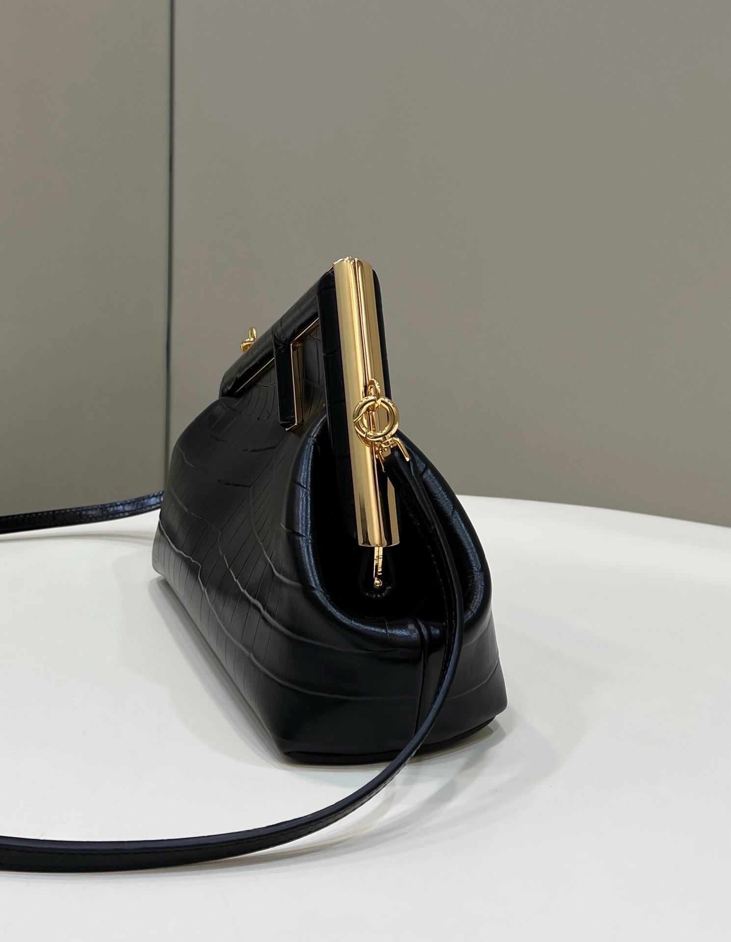 Bagsaaa F**di First Small crocodile leather bag in black - 26x18x9.5cm
