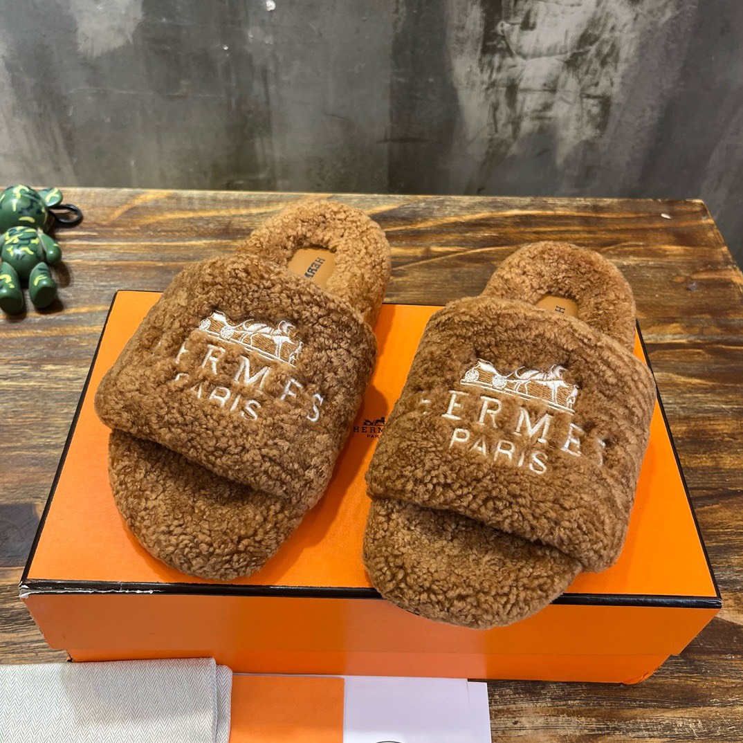 Bagsaaa H**me5 Shearling Brown Slides
