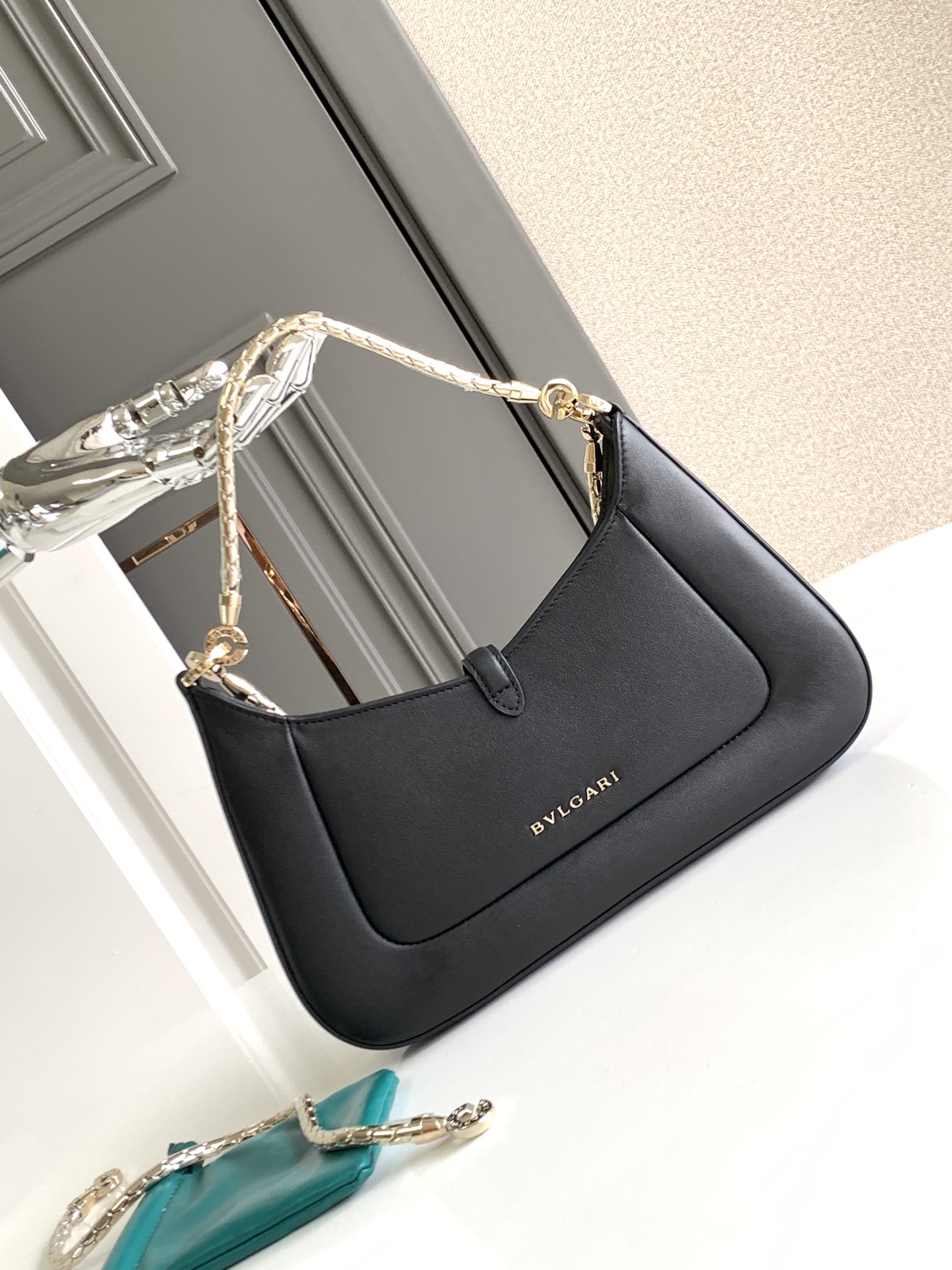 Bagsaaa Serpenti Baia small shoulder bag in black - 27.5*18*4.5cm