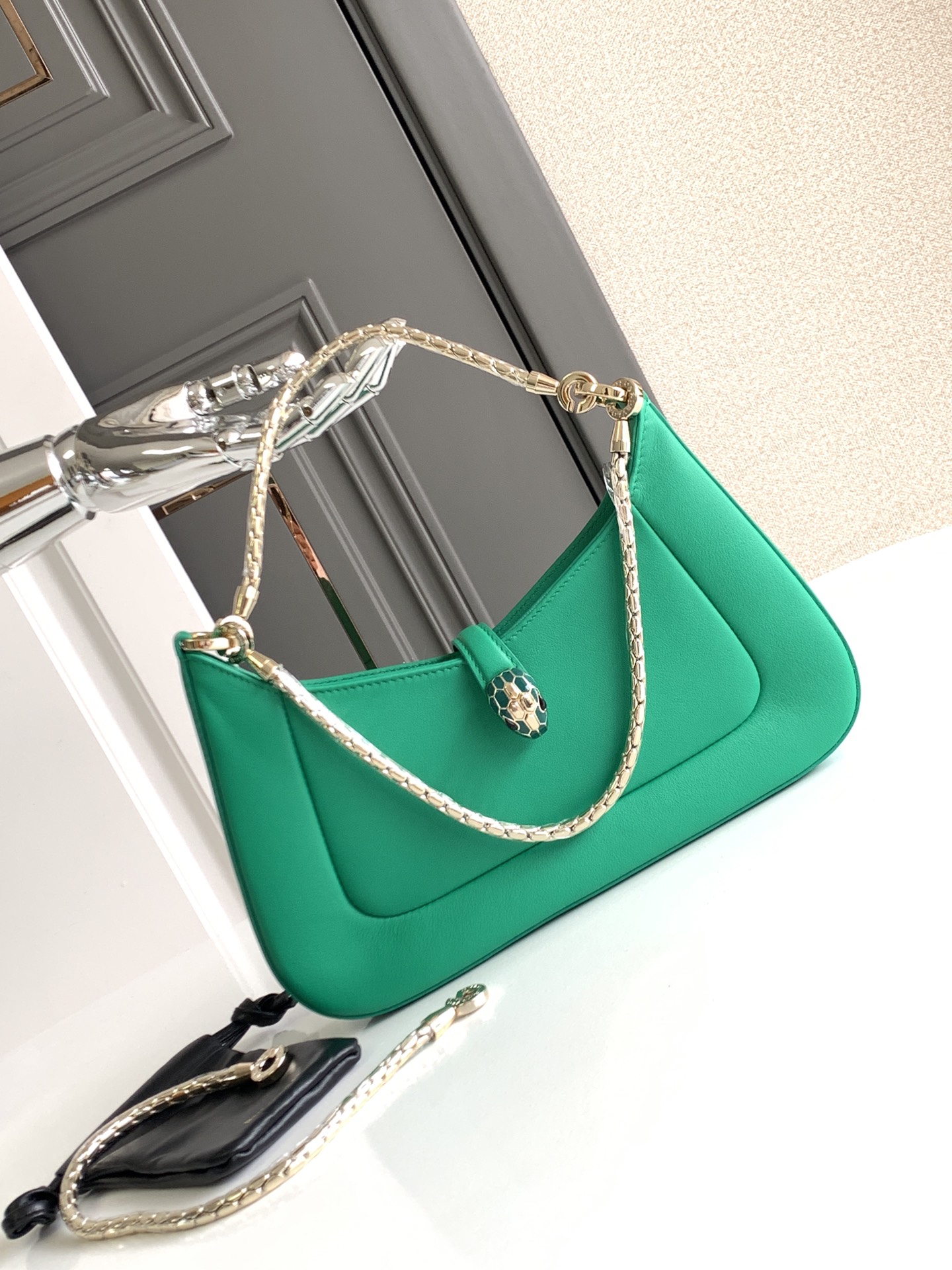Bagsaaa Serpenti Baia small shoulder bag in green - 27.5*18*4.5cm