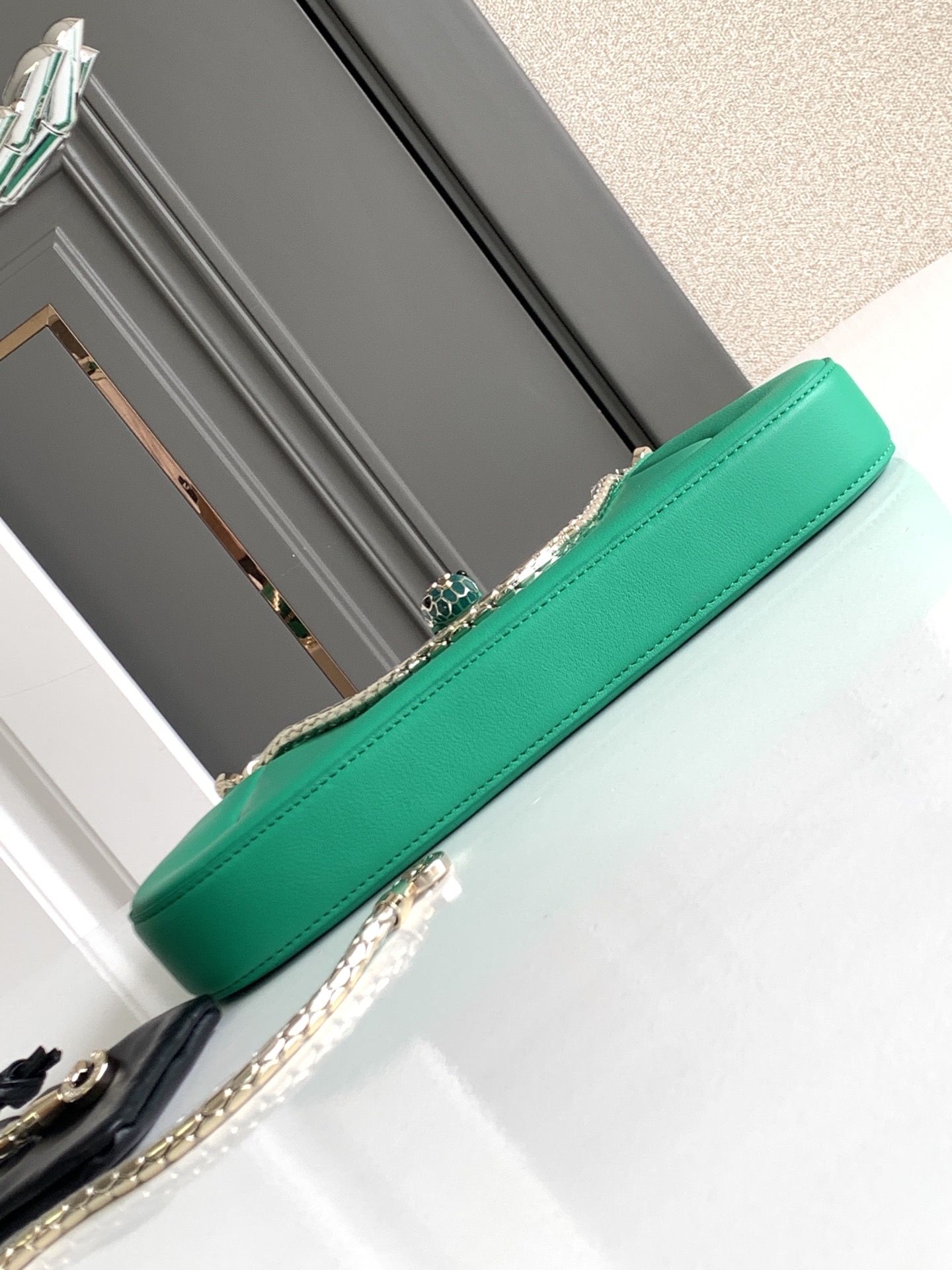 Bagsaaa Serpenti Baia small shoulder bag in green - 27.5*18*4.5cm