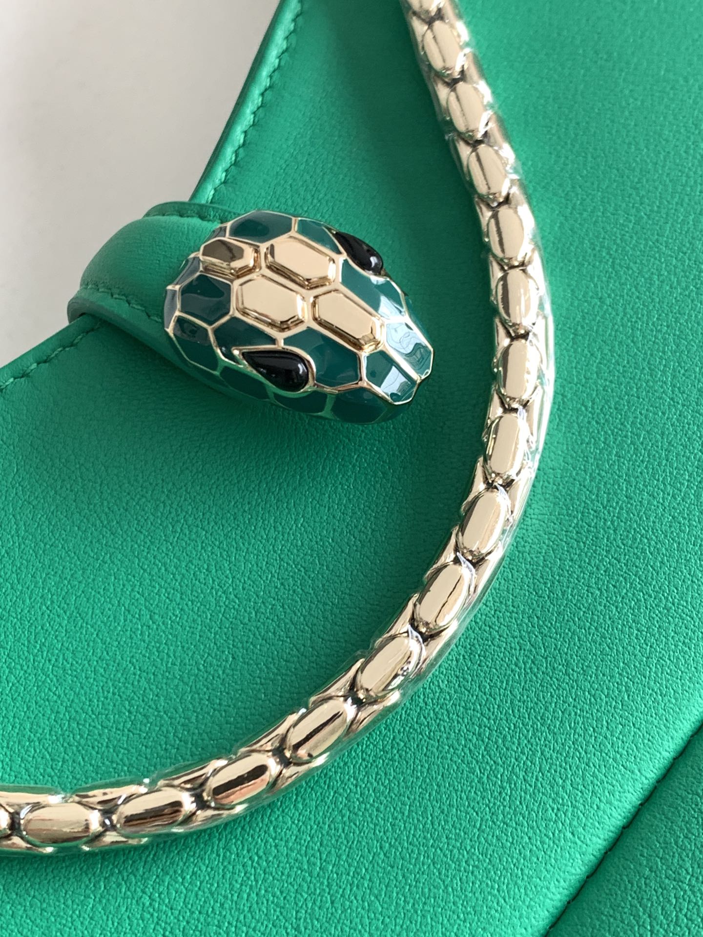 Bagsaaa Serpenti Baia small shoulder bag in green - 27.5*18*4.5cm