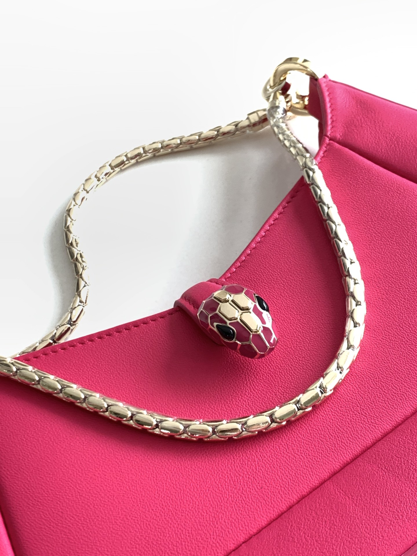 Bagsaaa Serpenti Baia small shoulder bag in pink - 27.5*18*4.5cm