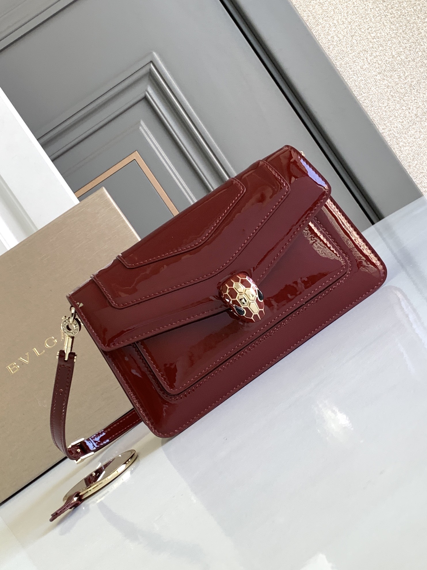 Bagsaaa Bv1g*ai Serpenti Forever East-West small shoulder bag in red Shiny Brushed calf leather