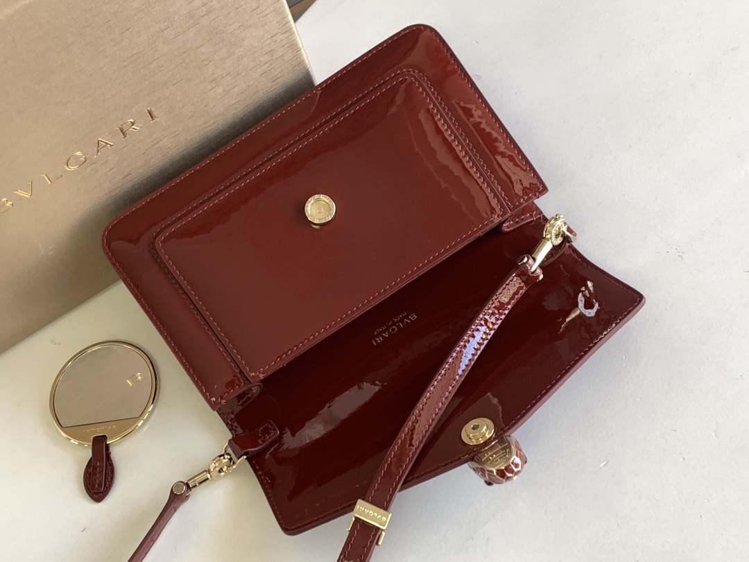 Bagsaaa Bv1g*ai Serpenti Forever East-West small shoulder bag in red Shiny Brushed calf leather