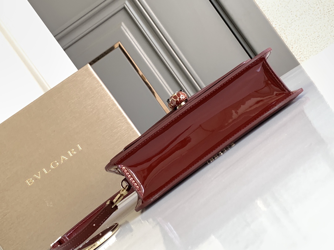 Bagsaaa Bv1g*ai Serpenti Forever East-West small shoulder bag in red Shiny Brushed calf leather