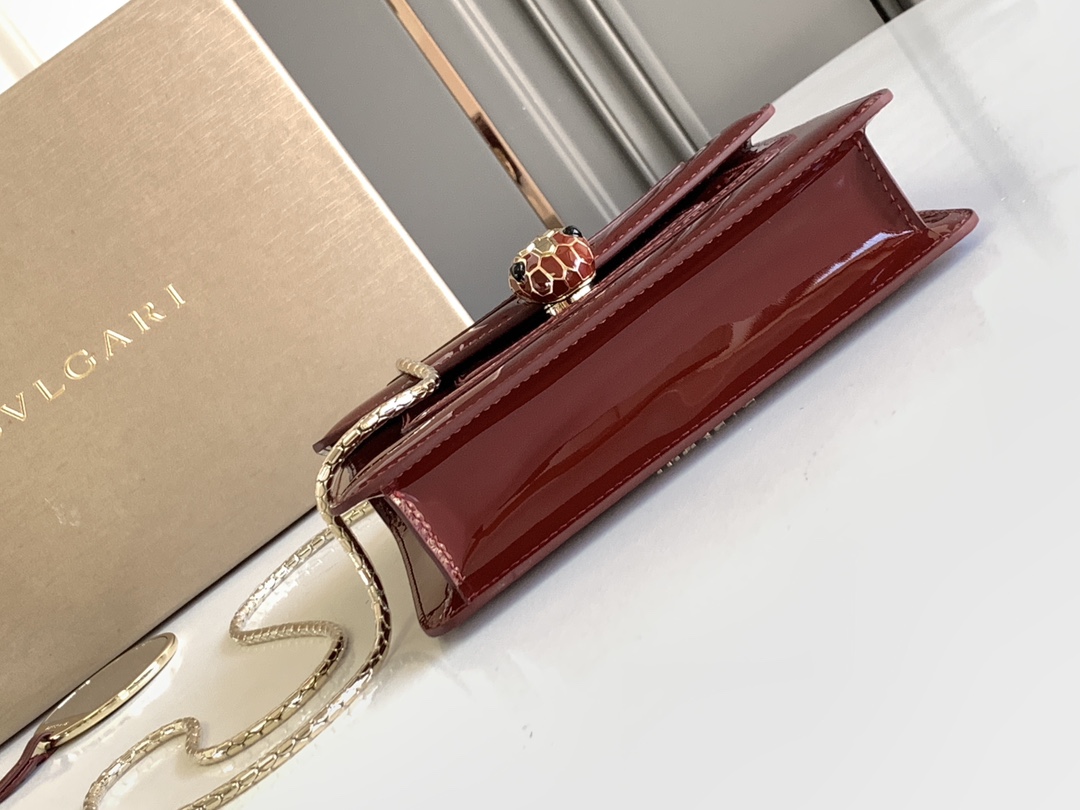 Bagsaaa Bv1g*ai Serpenti Forever bag in red with patent leather - 20*14*4.5cm