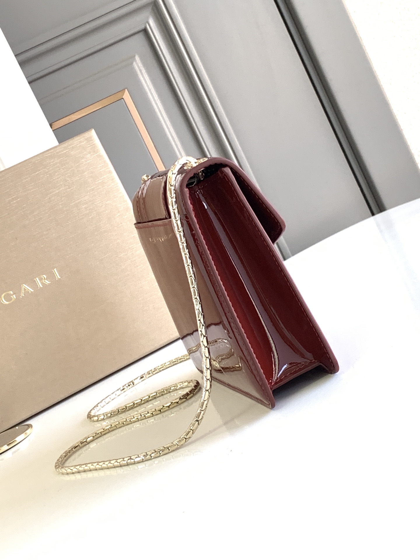 Bagsaaa Bv1g*ai Serpenti Forever bag in red with patent leather - 20*14*4.5cm