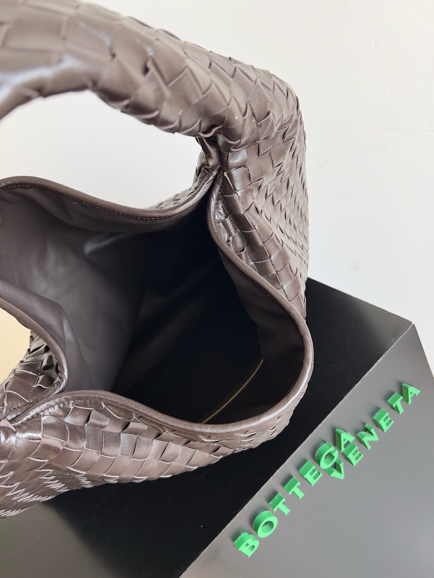 Bagsaaa B0tt*ga Ven*ta Large Hop Brown - 54x23x13cm