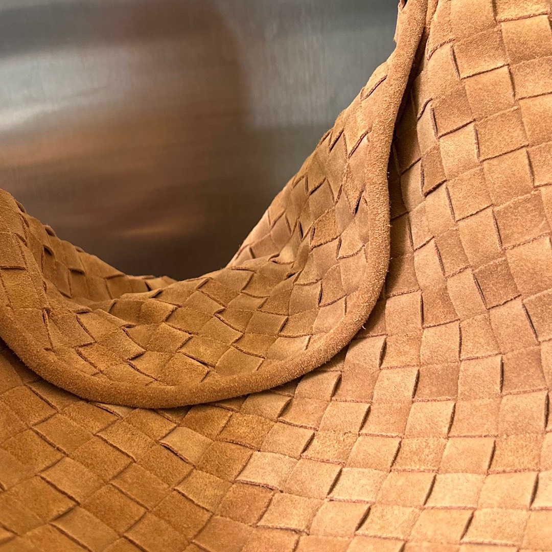 Bagsaaa B0tt*ga Ven*ta Large Hop Light Brown In Suede - 54x23x13cm