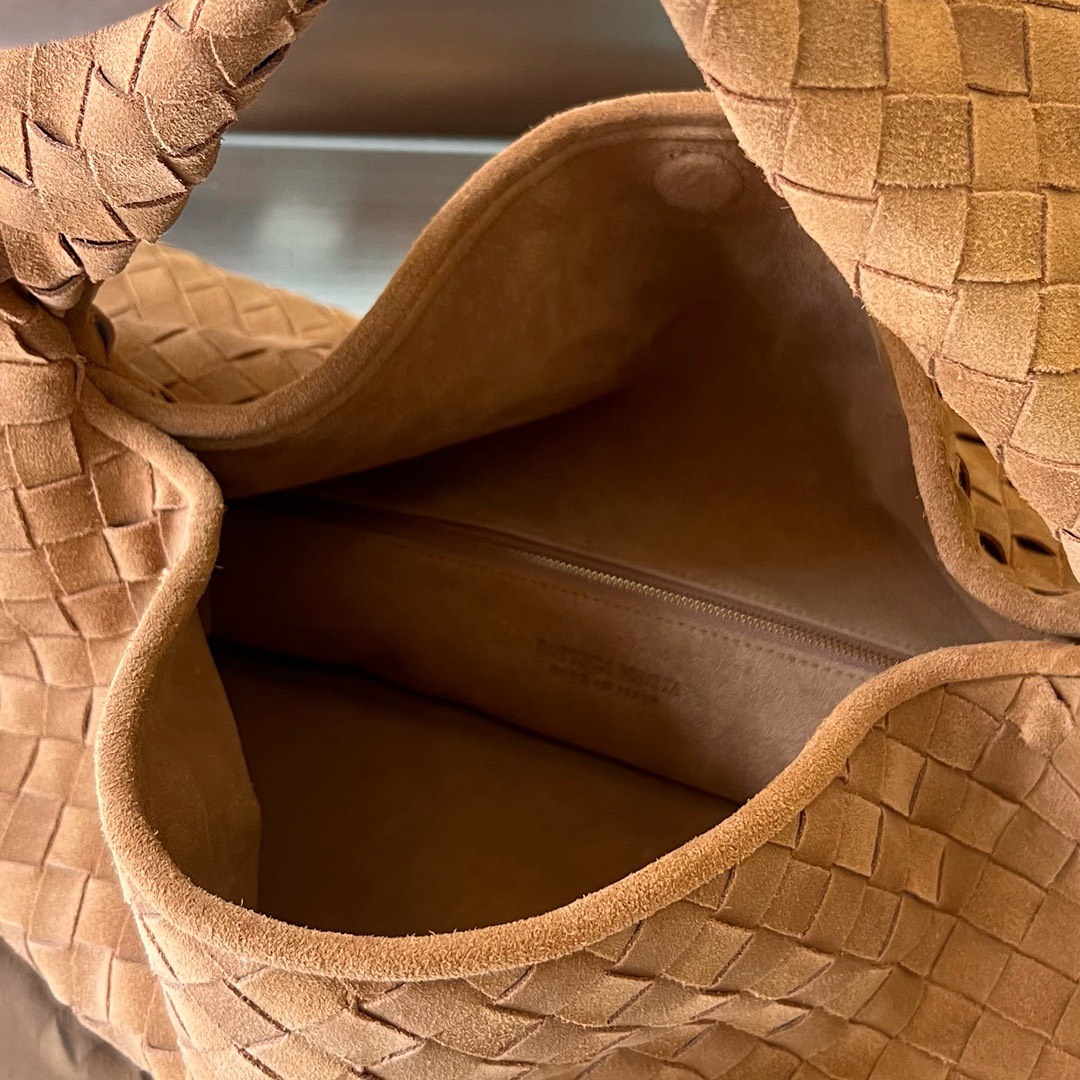 Bagsaaa B0tt*ga Ven*ta Large Hop Light Brown In Suede - 54x23x13cm