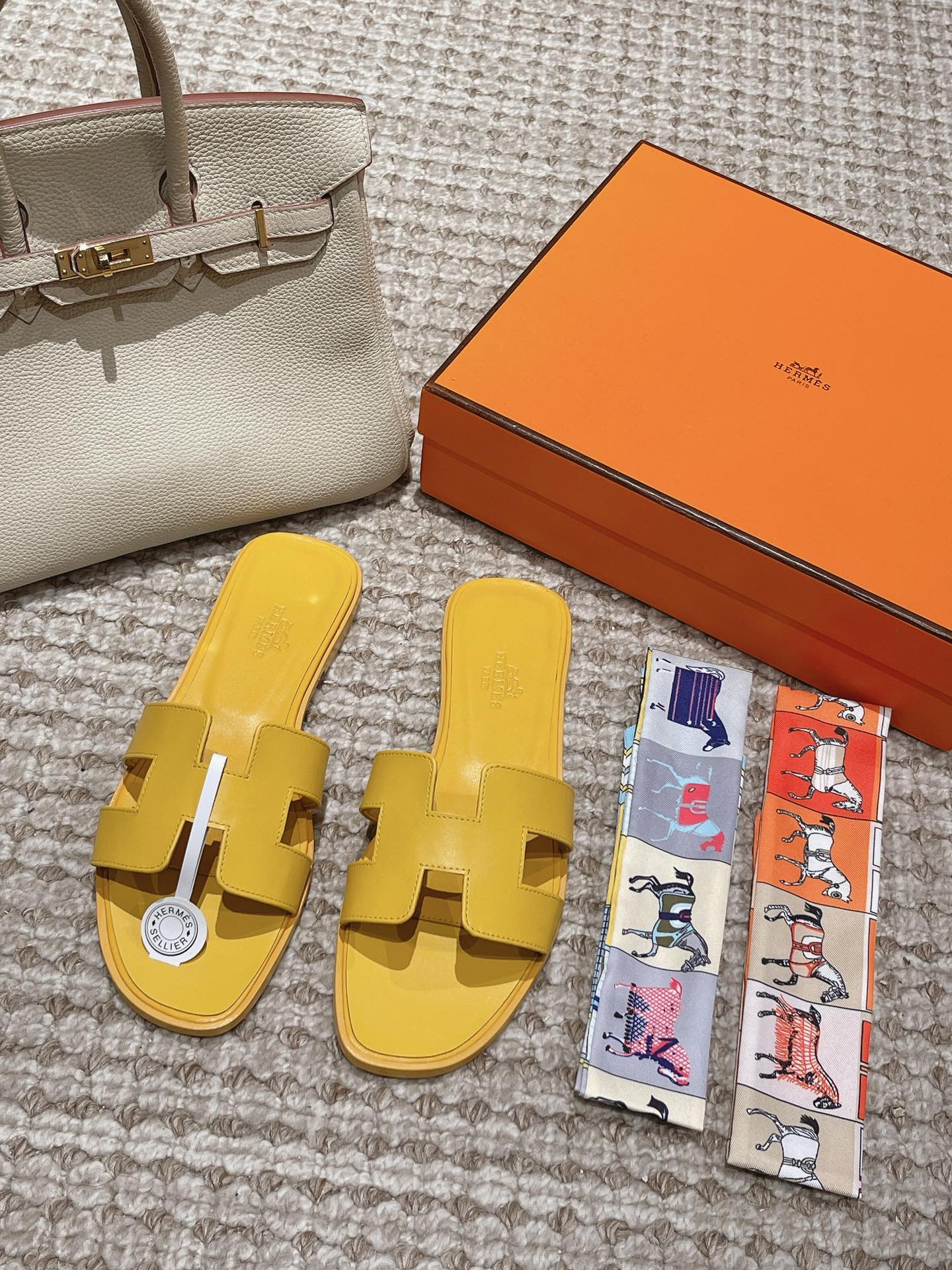 Bagsaaa H**me5 Oran Sandals Box calfskin In Yellow