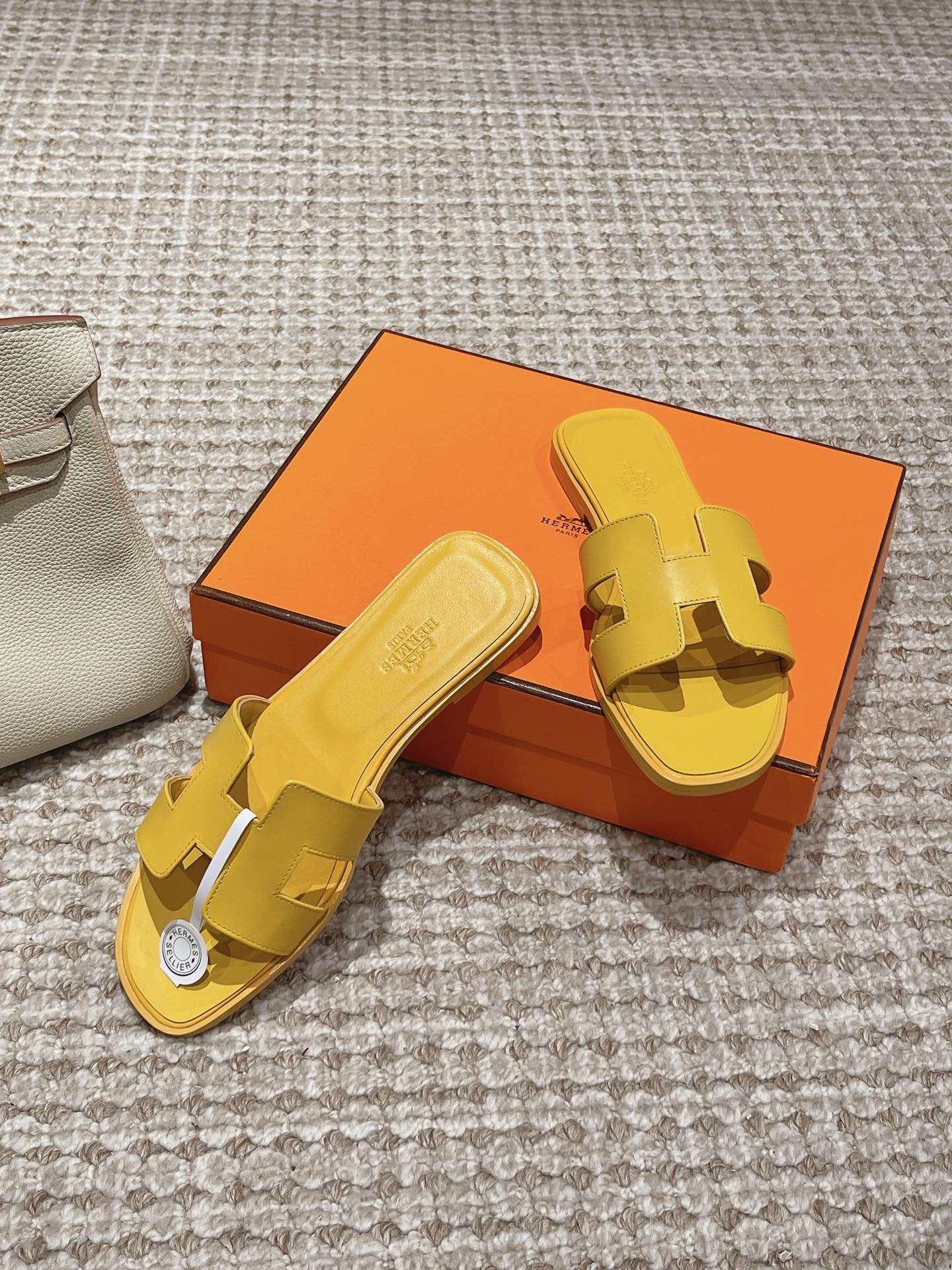 Bagsaaa H**me5 Oran Sandals Box calfskin In Yellow